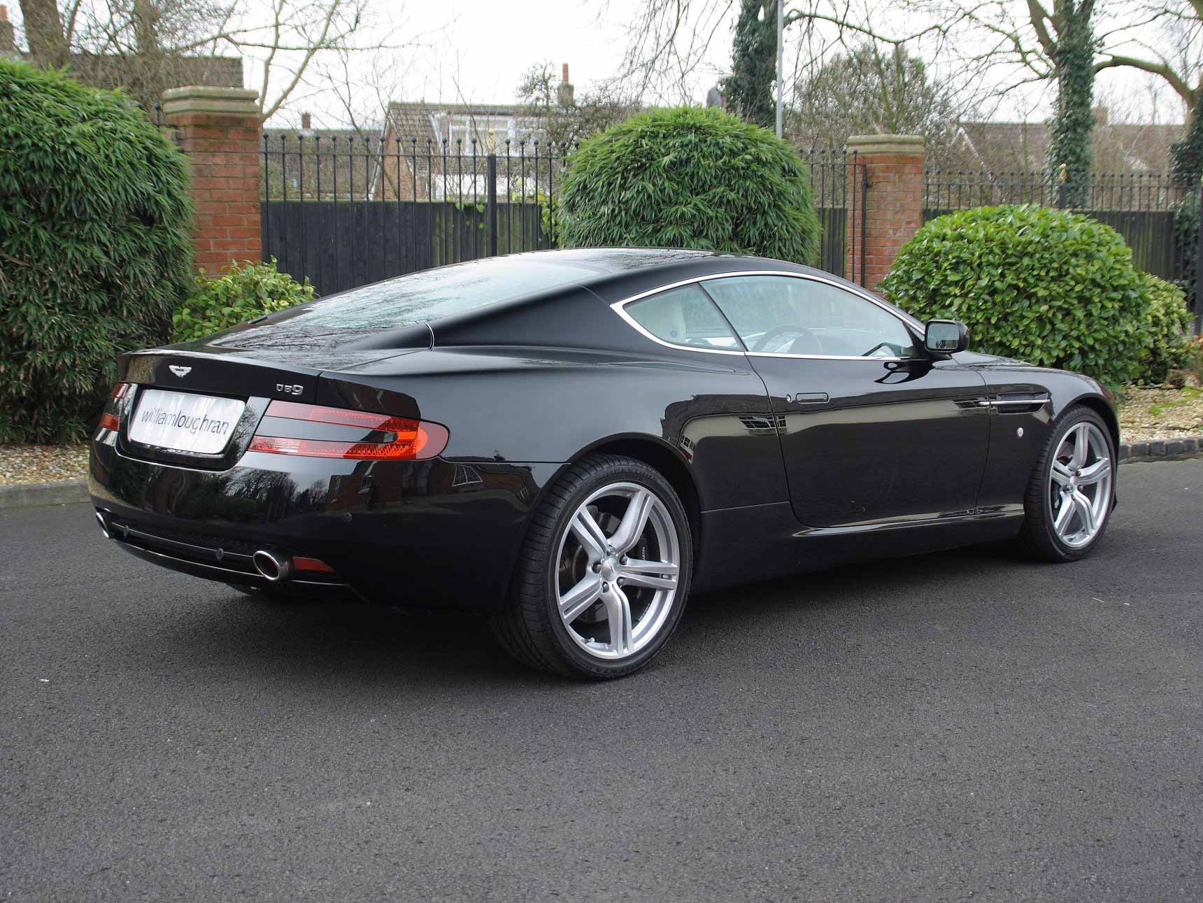 Aston Martin DB9 