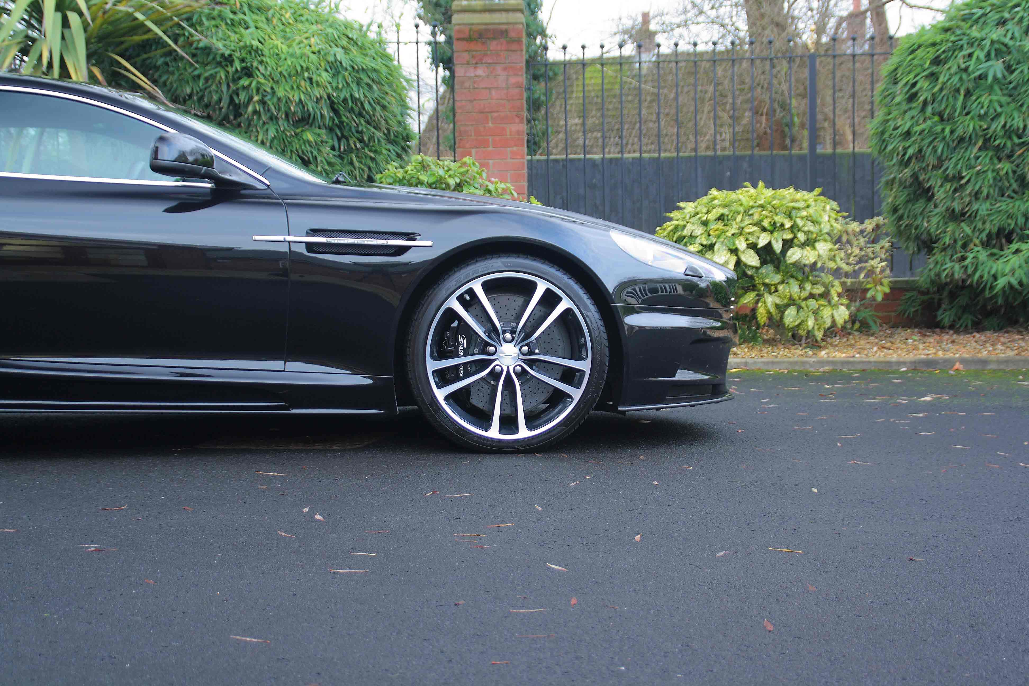 Aston Martin DBS Carbon Black - Limited Edition
