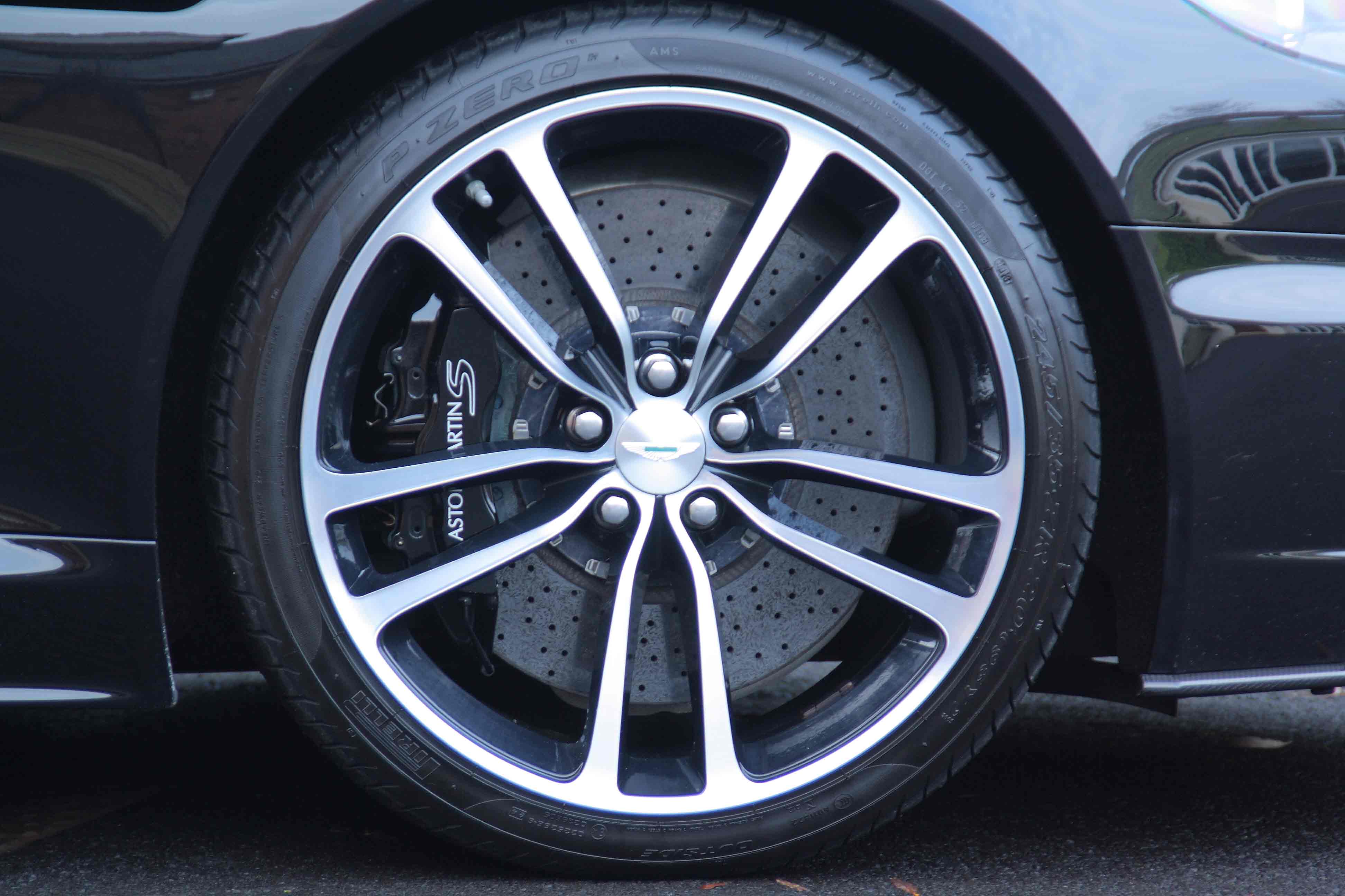 Aston Martin DBS Carbon Black - Limited Edition