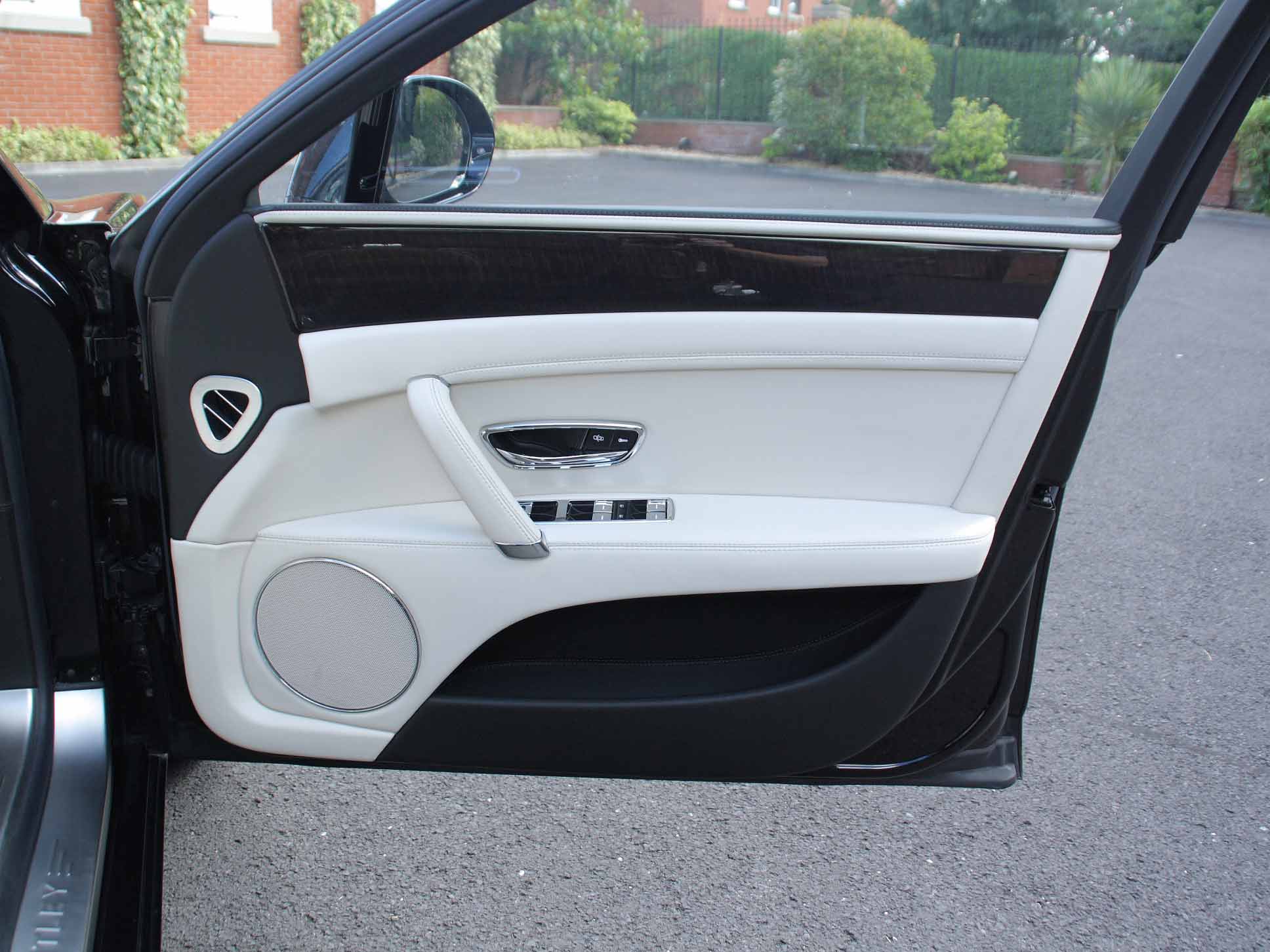 Bentley Flying Spur V8