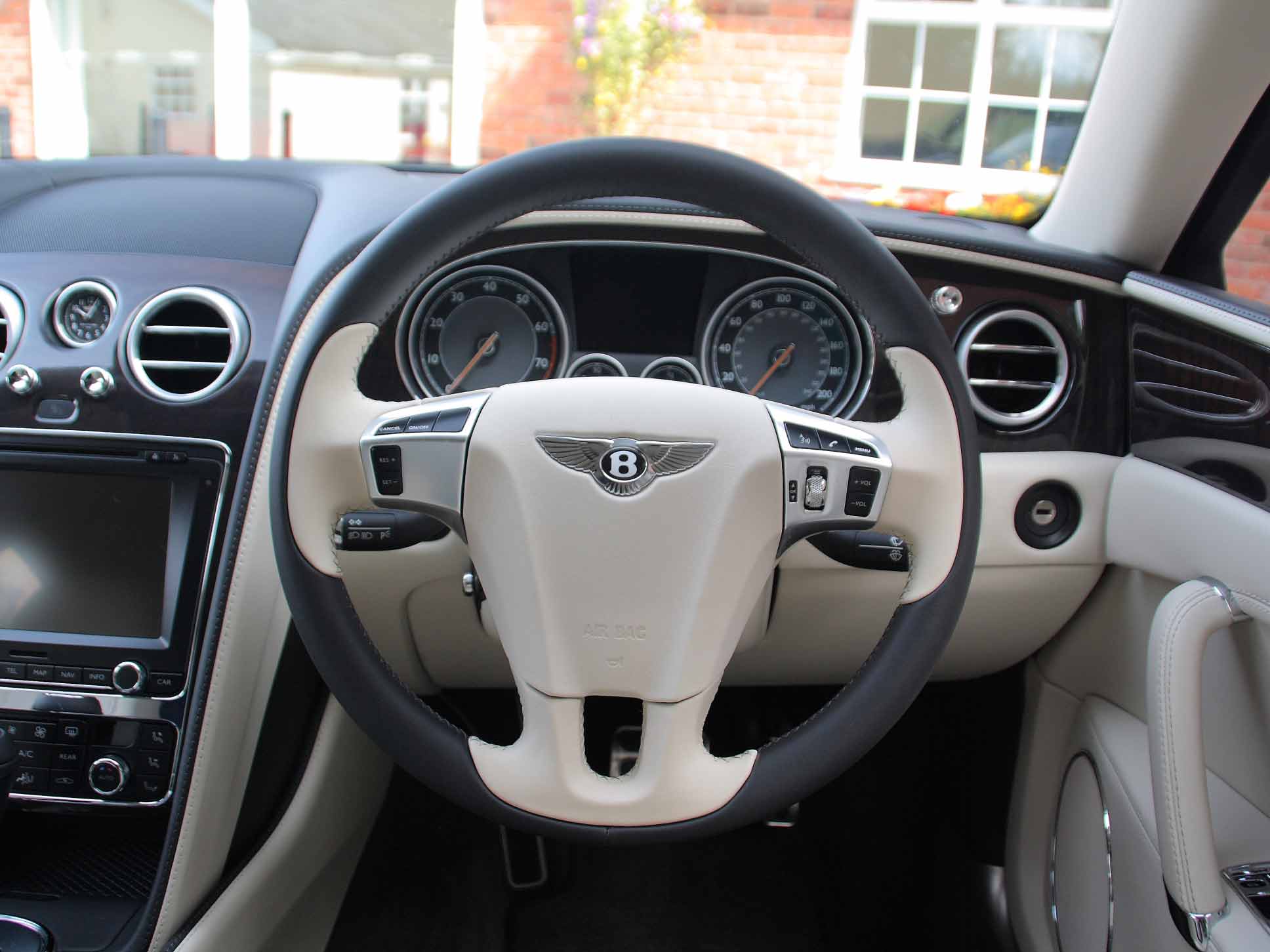 Bentley Flying Spur V8