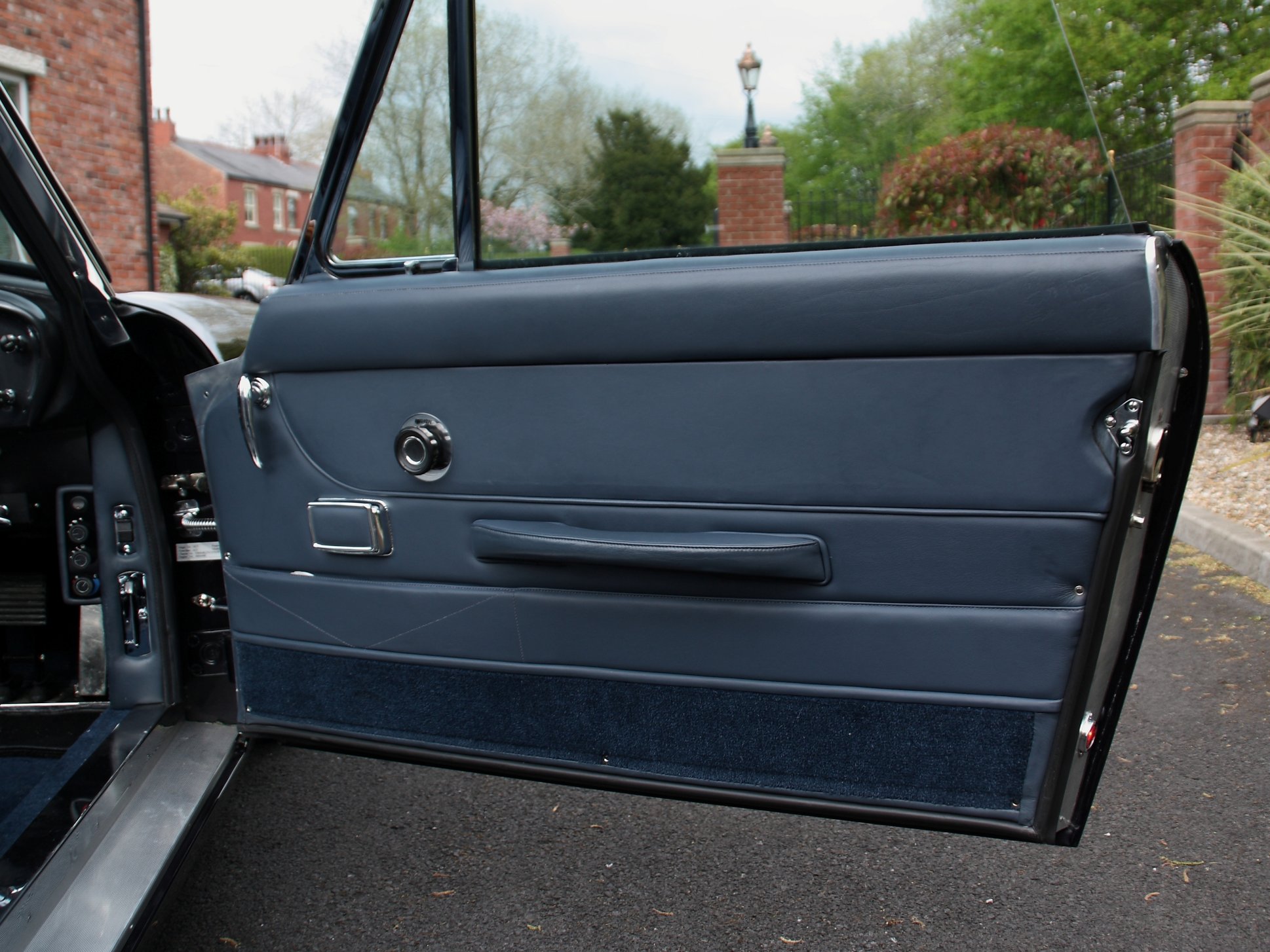 1970 Aston Martin DB6 MkII Volante