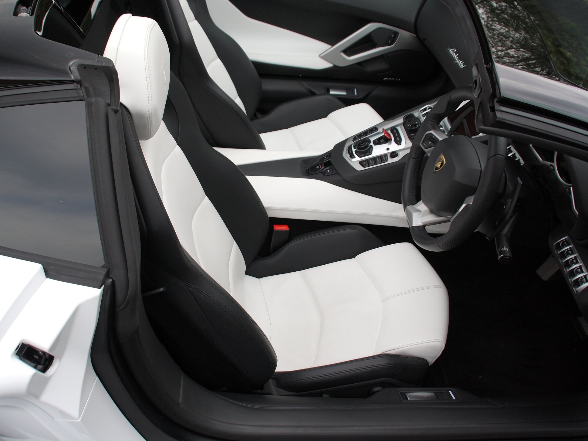 Lamborghini Aventador LP700-4 Roadster