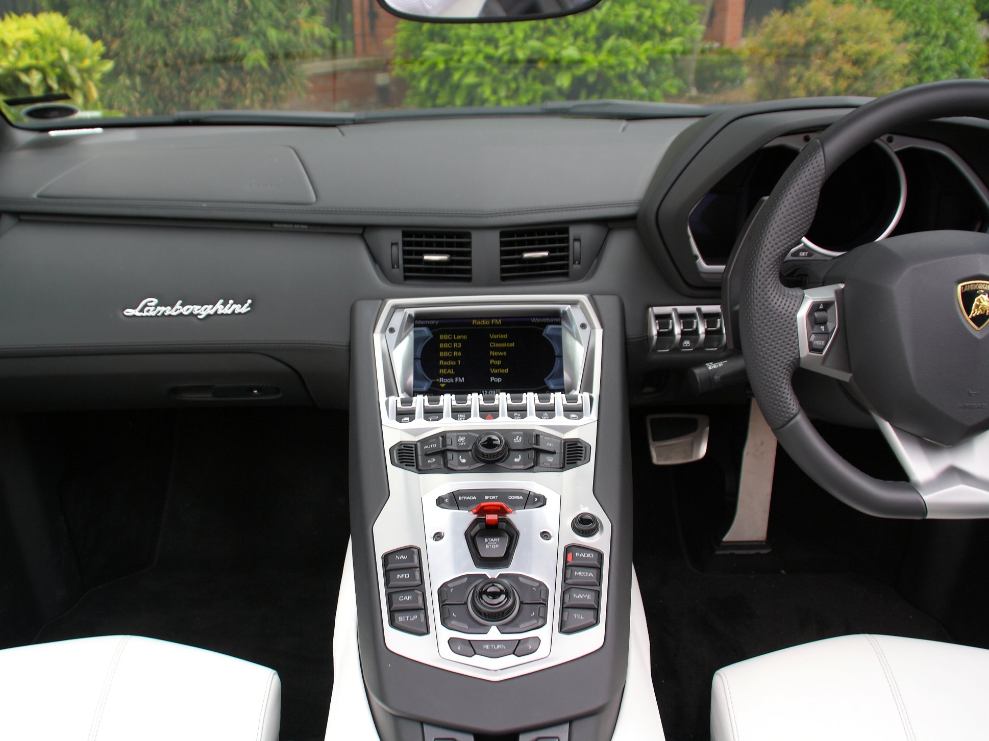 Lamborghini Aventador LP700-4 Roadster