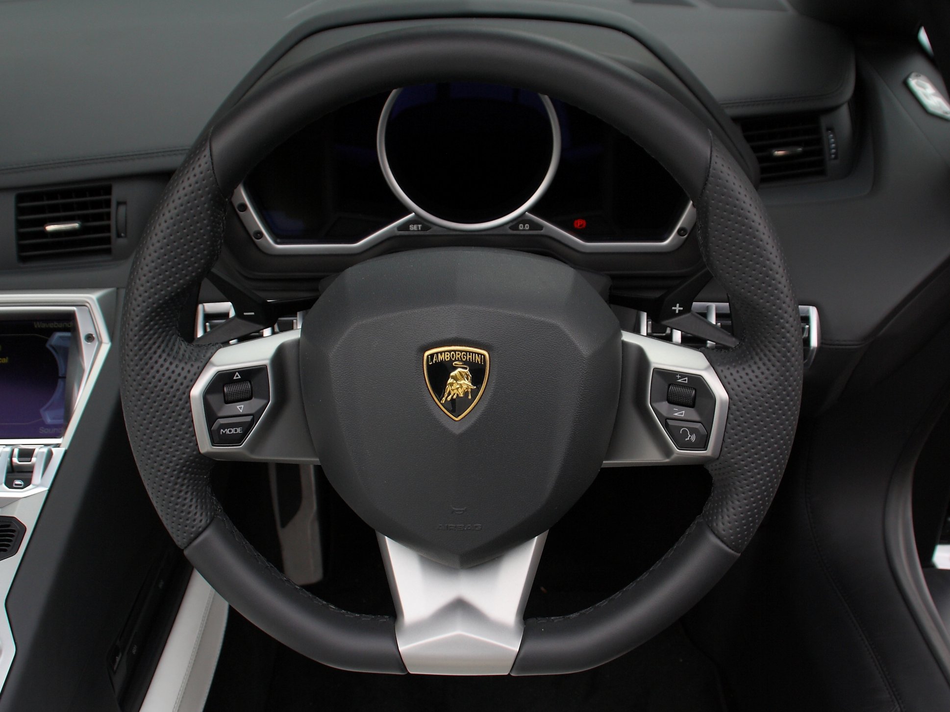 Lamborghini Aventador LP700-4 Roadster