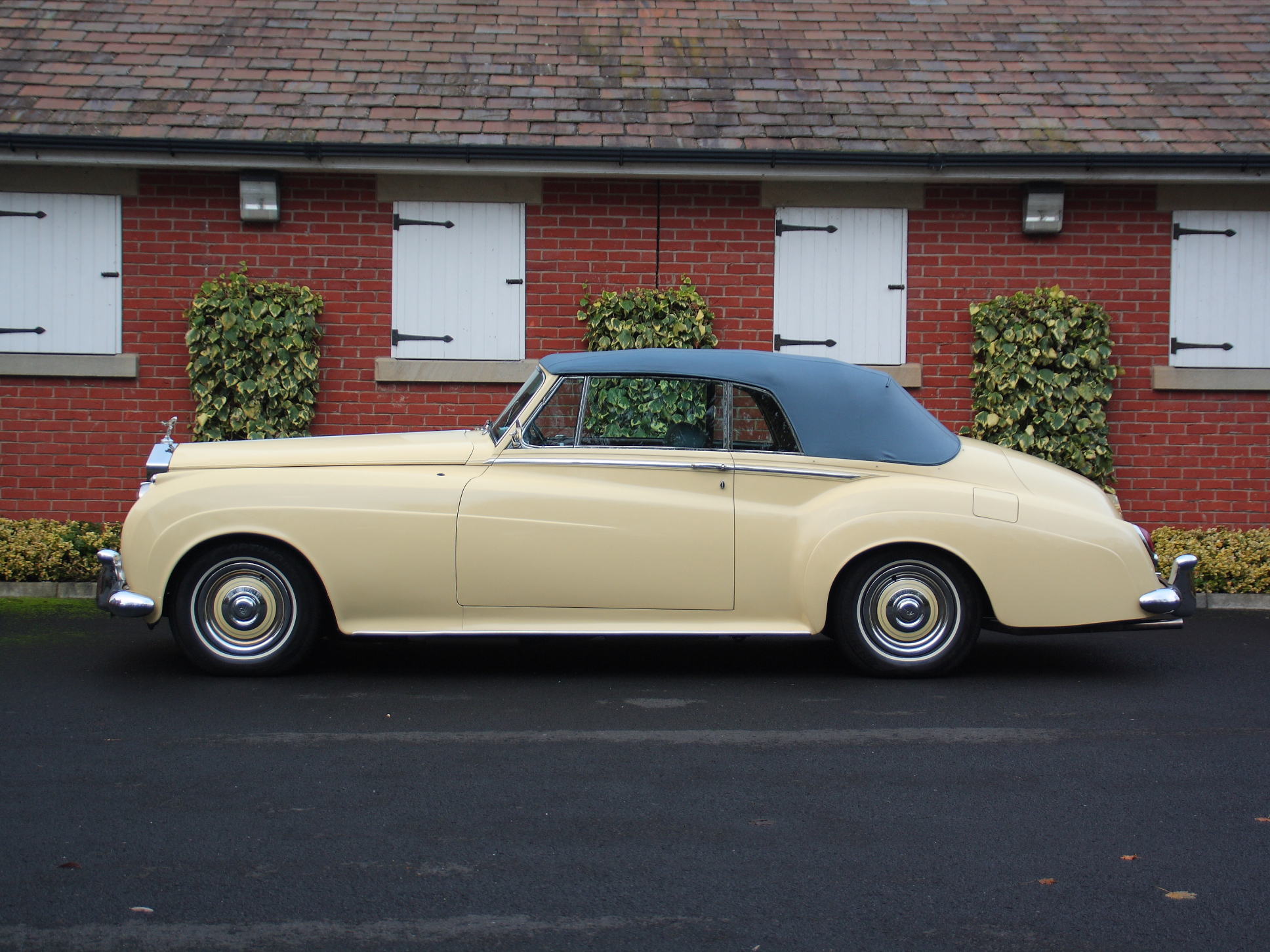 Rolls Royce Silver Cloud II Drophead Coupe by H.J. Mulliner