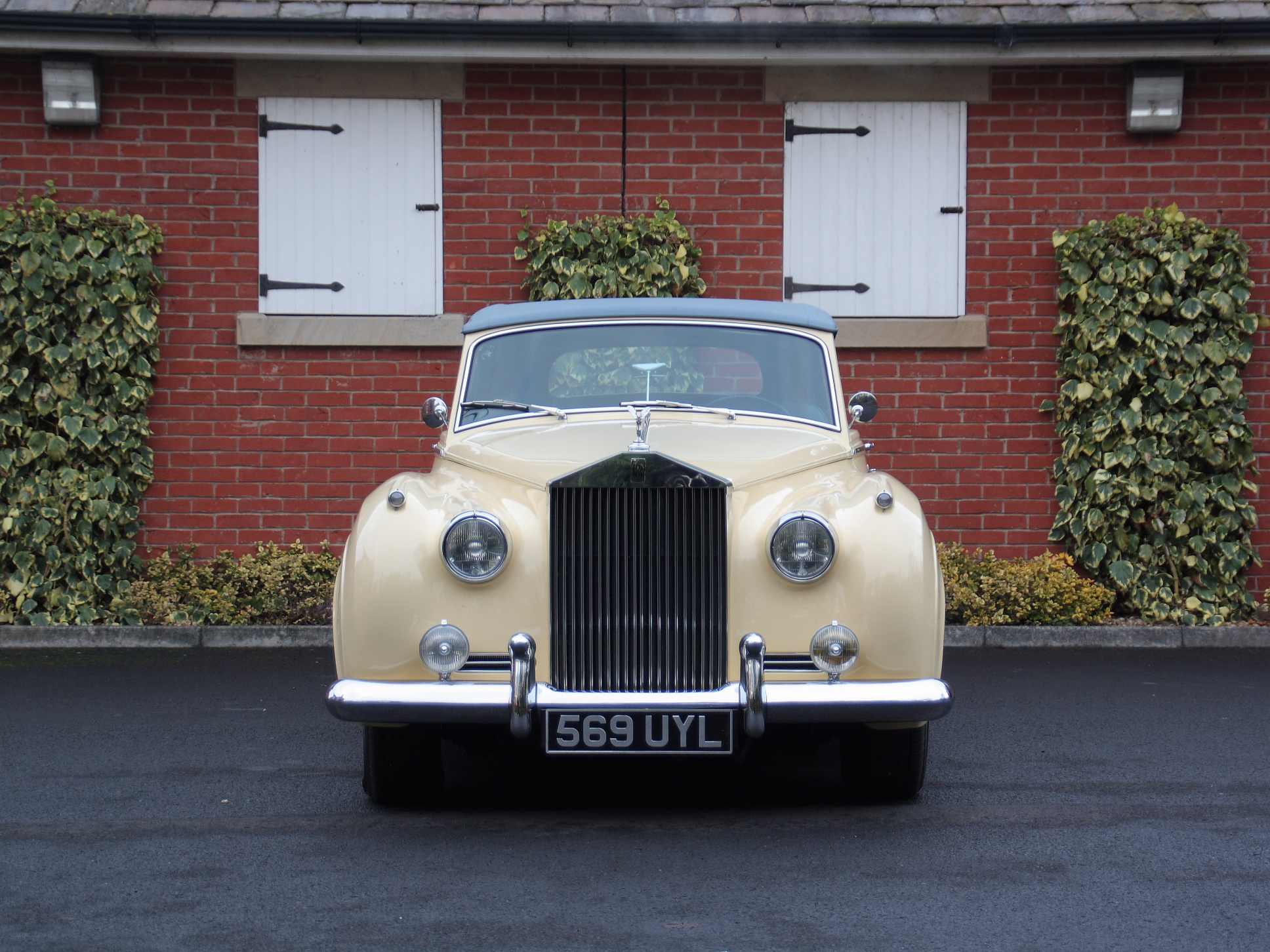 Rolls Royce Silver Cloud II Drophead Coupe by H.J. Mulliner