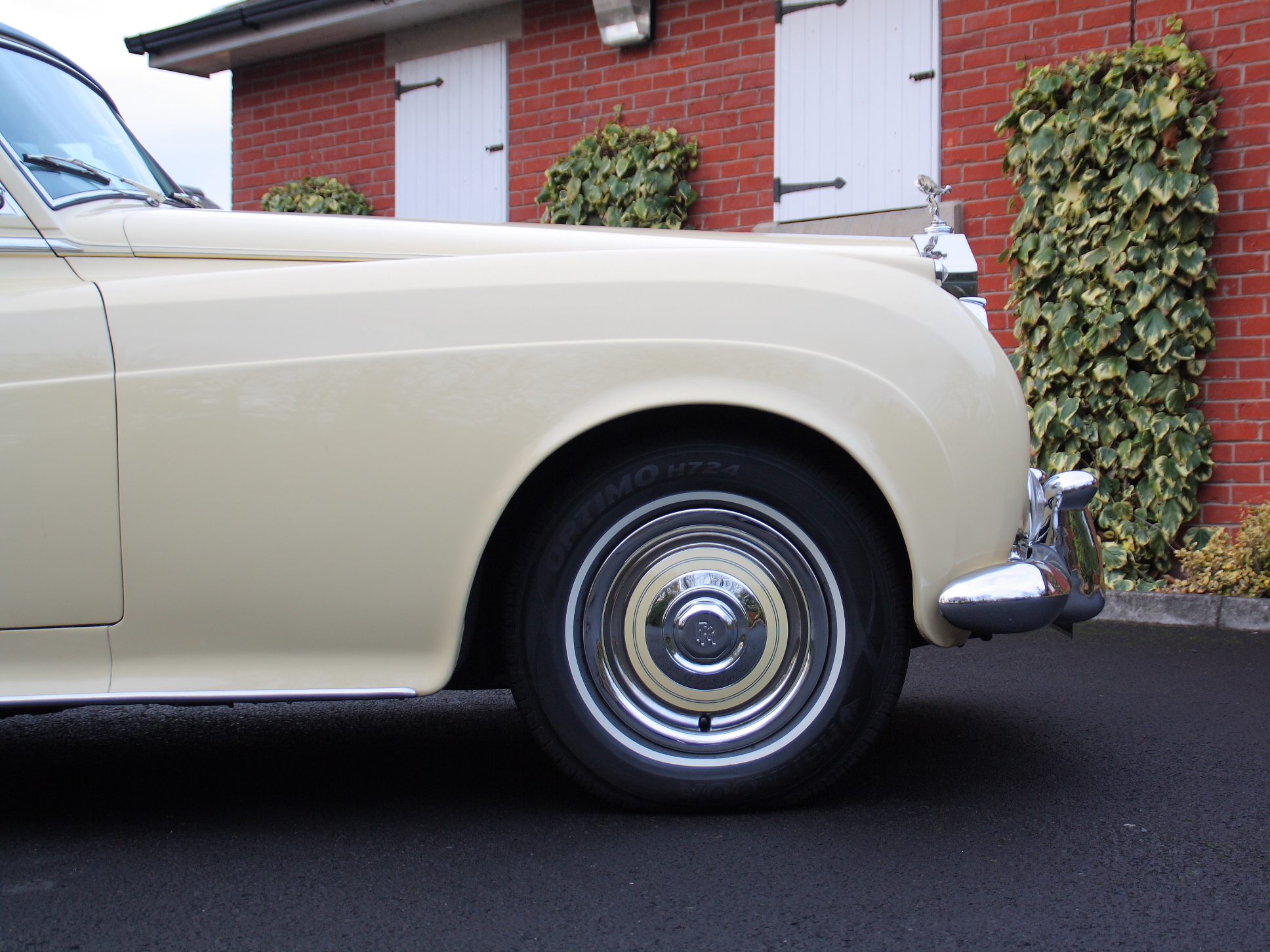 Rolls Royce Silver Cloud II Drophead Coupe by H.J. Mulliner