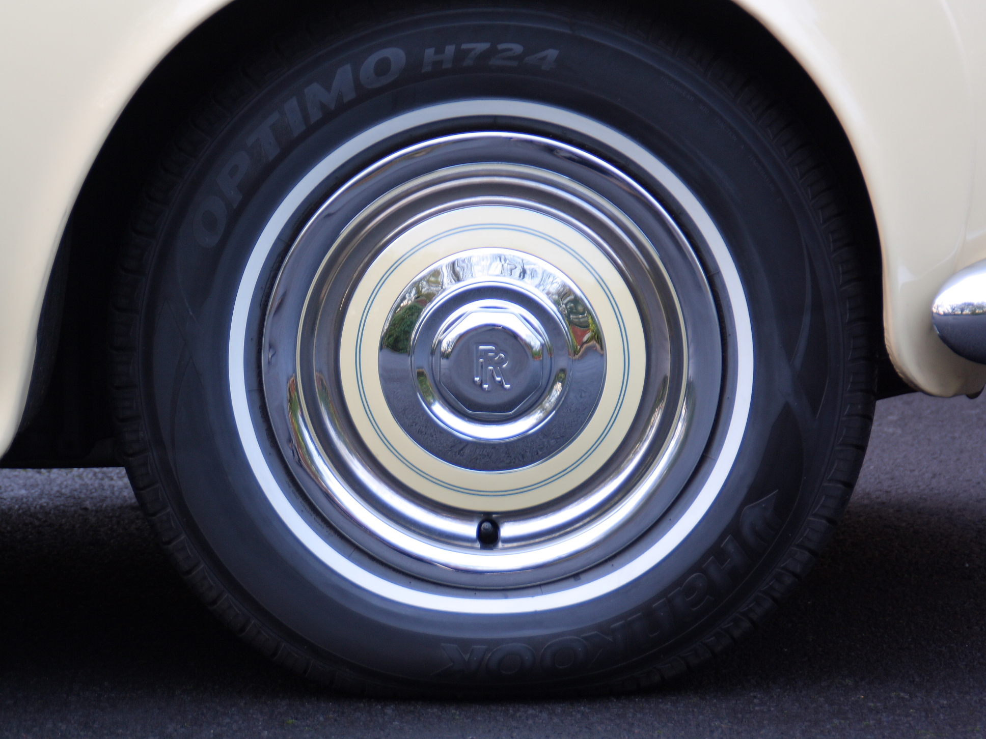 Rolls Royce Silver Cloud II Drophead Coupe by H.J. Mulliner