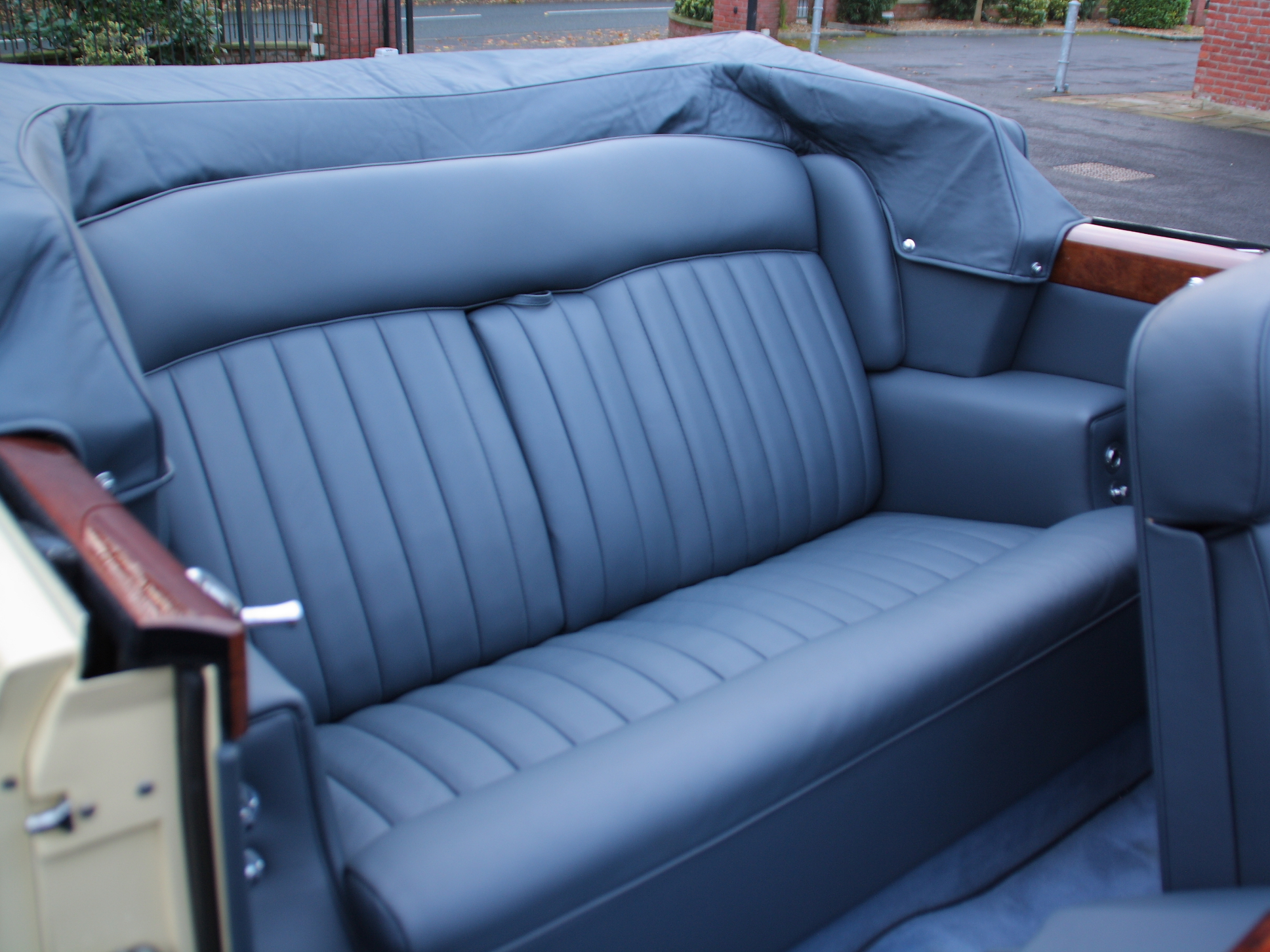 Rolls Royce Silver Cloud II Drophead Coupe by H.J. Mulliner