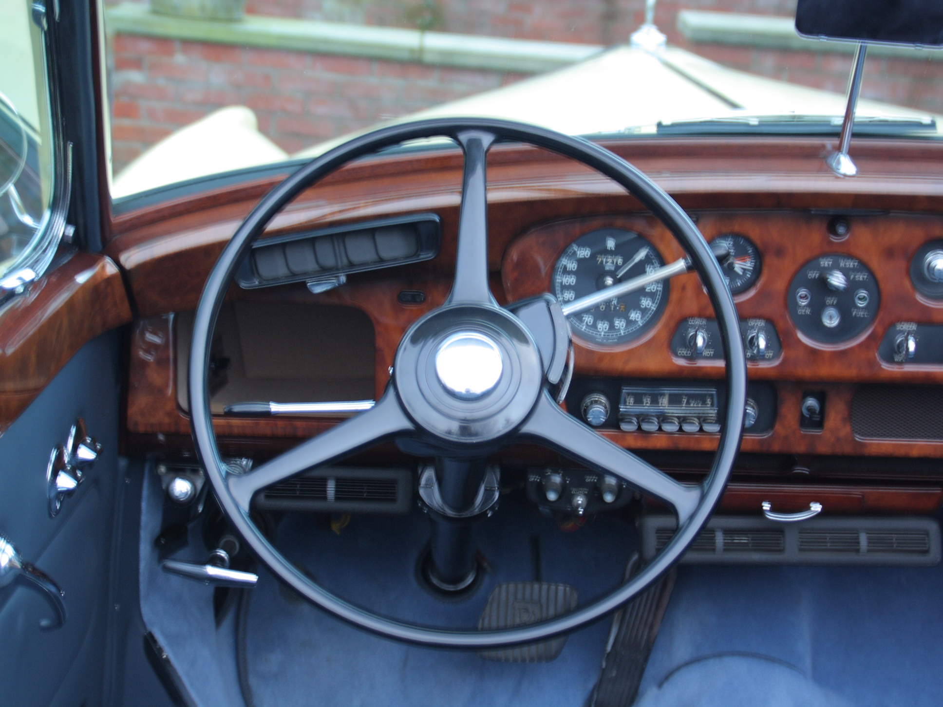 Rolls Royce Silver Cloud II Drophead Coupe by H.J. Mulliner