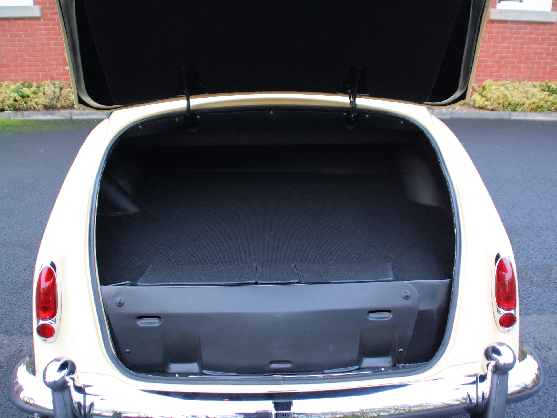 Rolls Royce Silver Cloud II Drophead Coupe by H.J. Mulliner