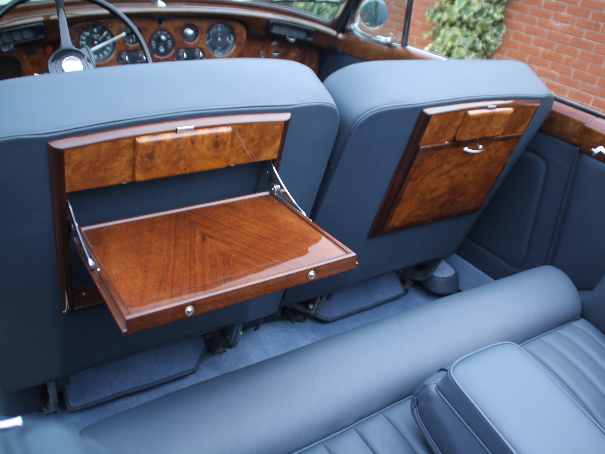 Rolls Royce Silver Cloud II Drophead Coupe by H.J. Mulliner