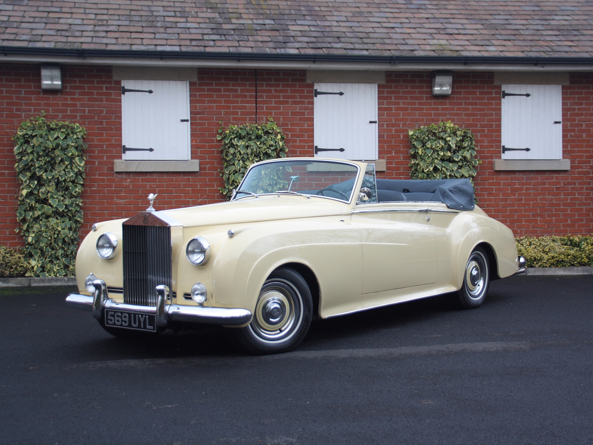 Rolls Royce Silver Cloud II Drophead Coupe by H.J. Mulliner