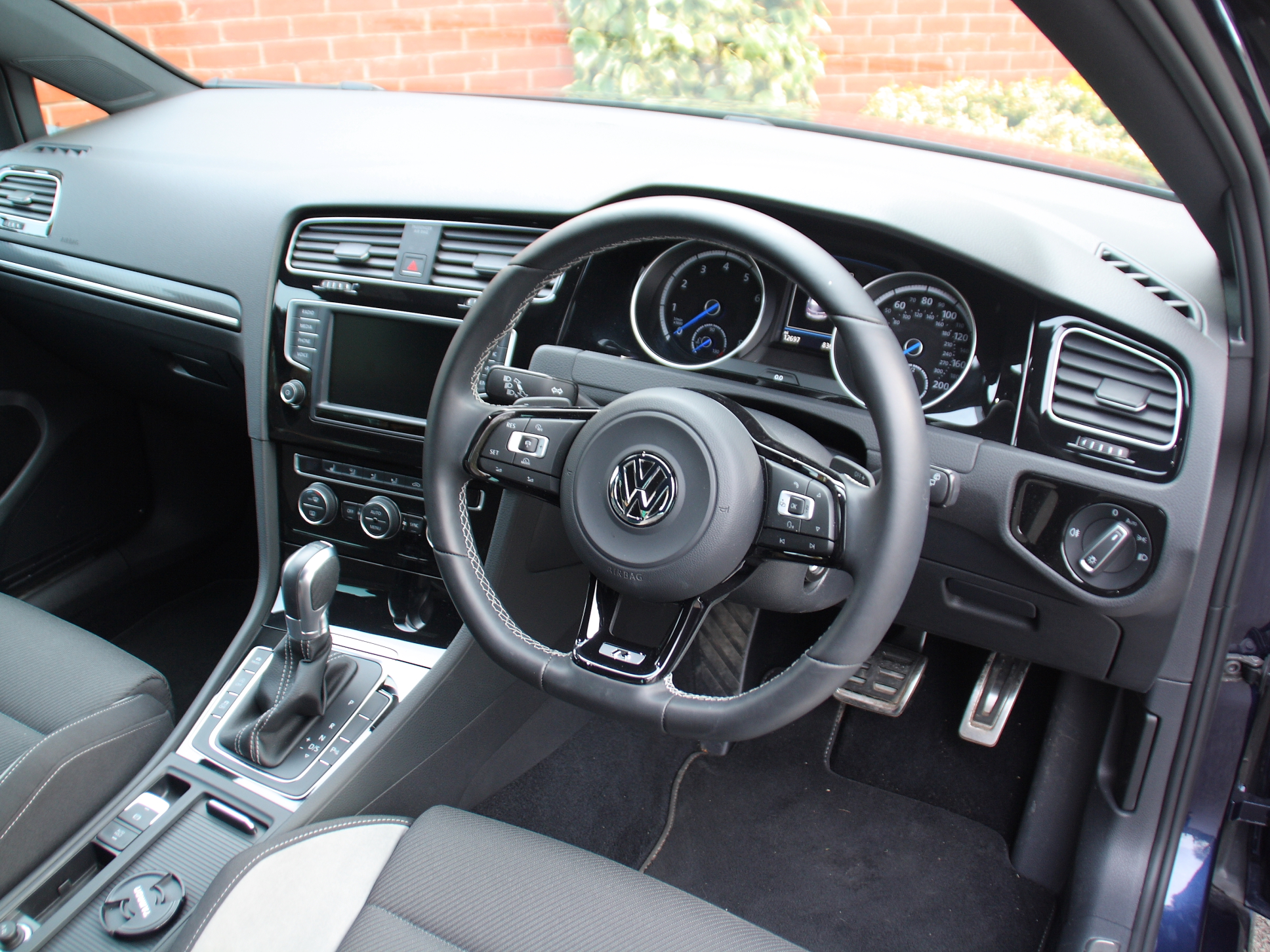 2017 Volkswagen Golf R DSG