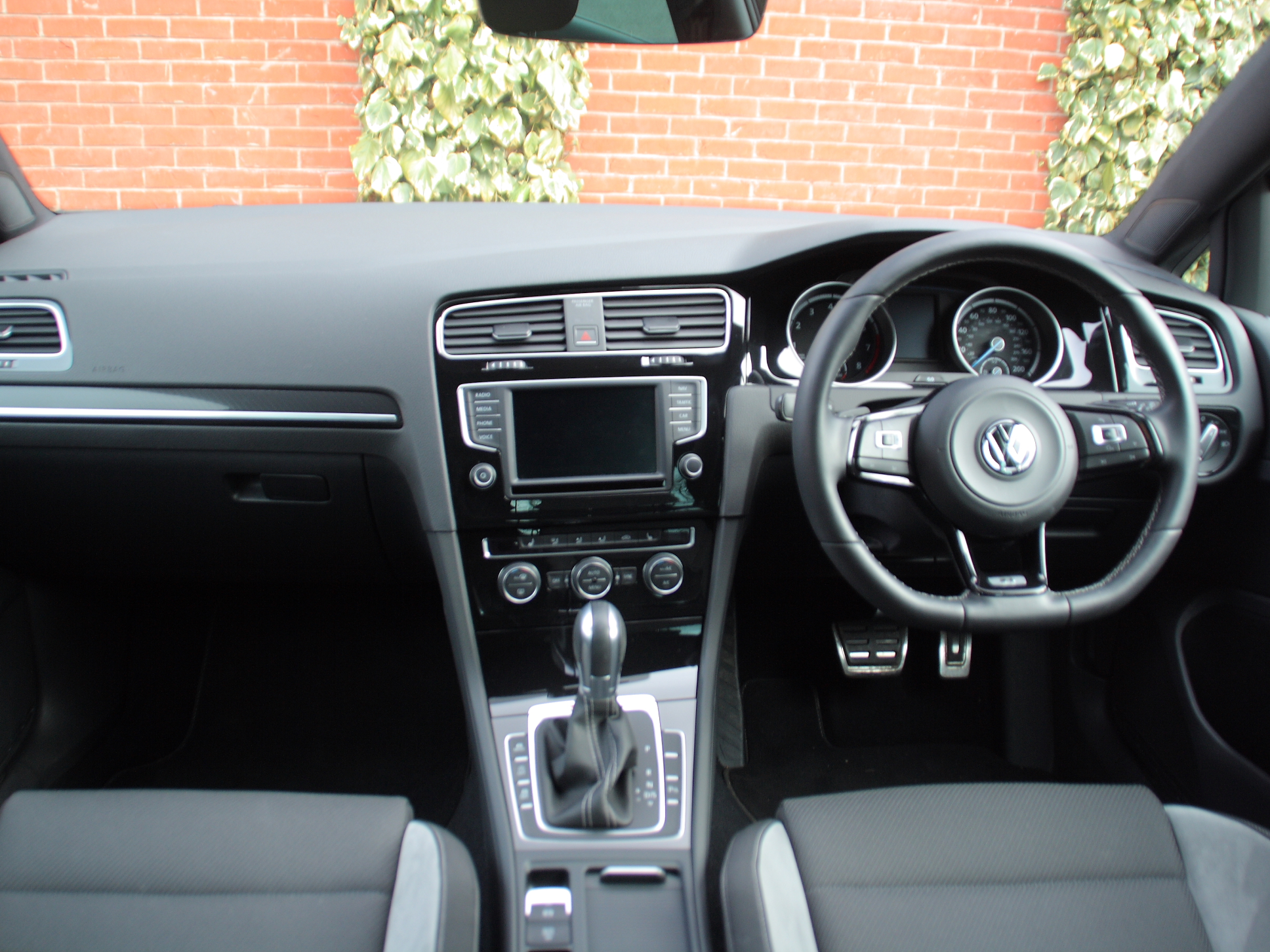 2017 Volkswagen Golf R DSG