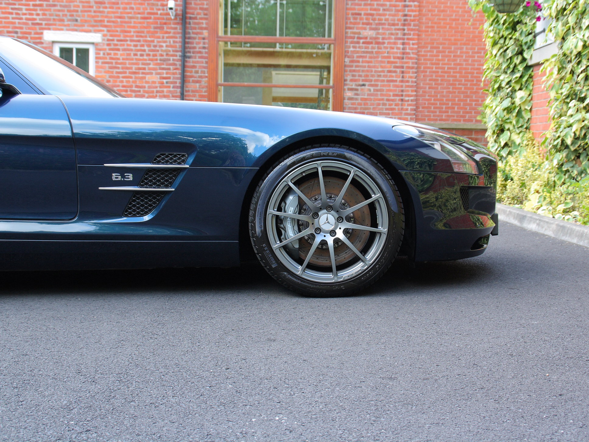 Mercedes SLS 63 AMG