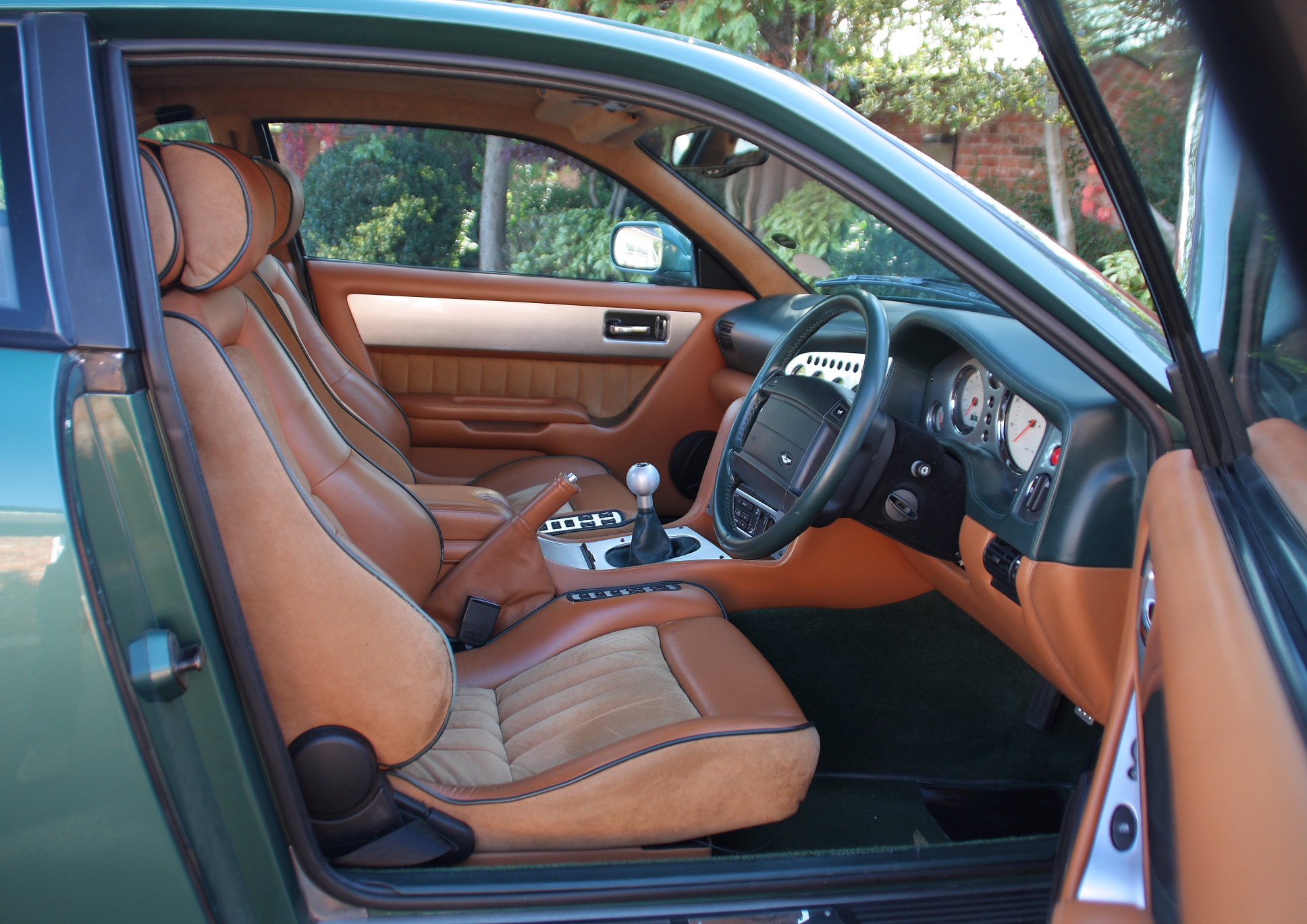 Aston Martin Vantage V600 Le Mans