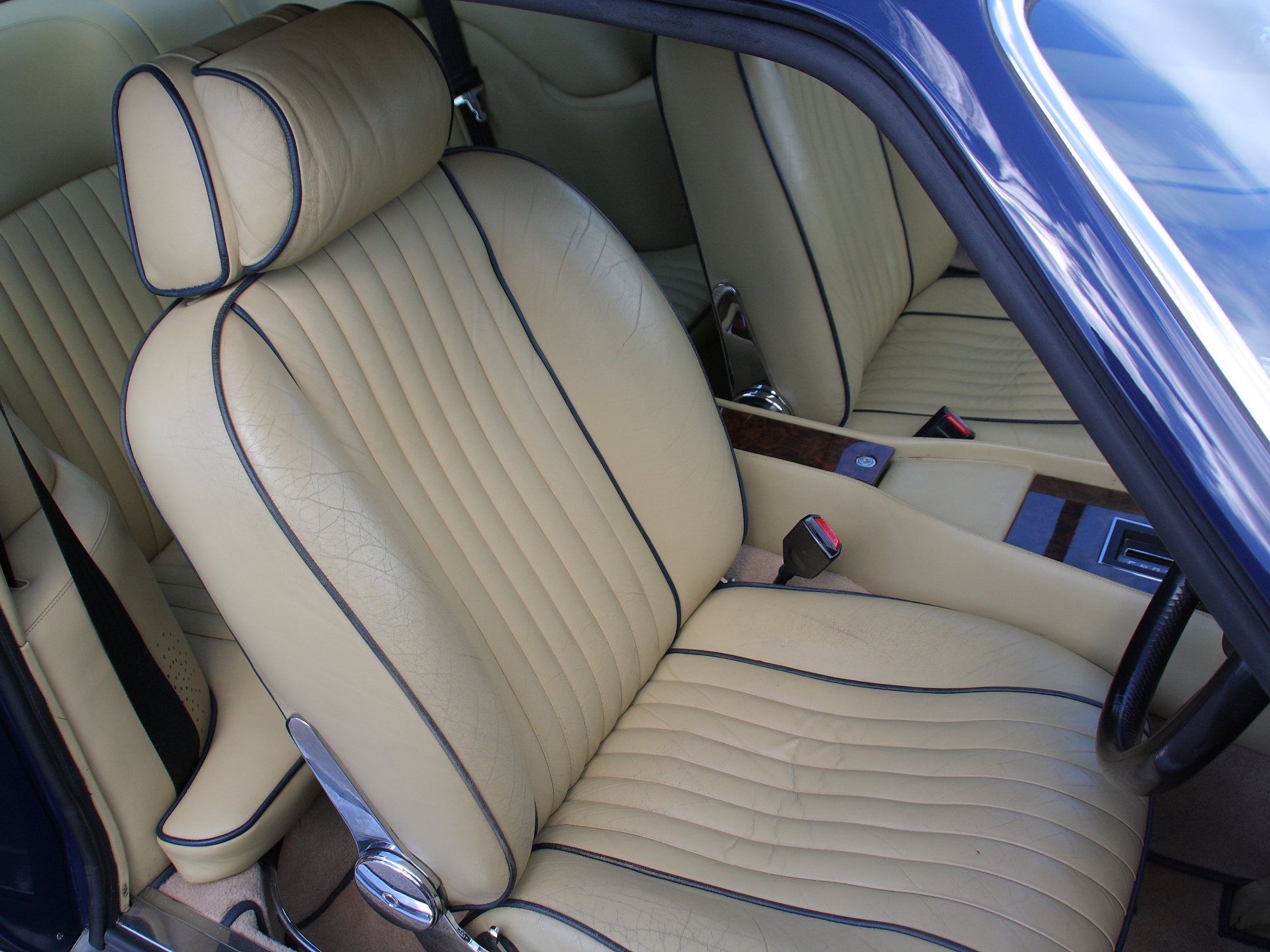 1986 Aston Martin V8 EFi