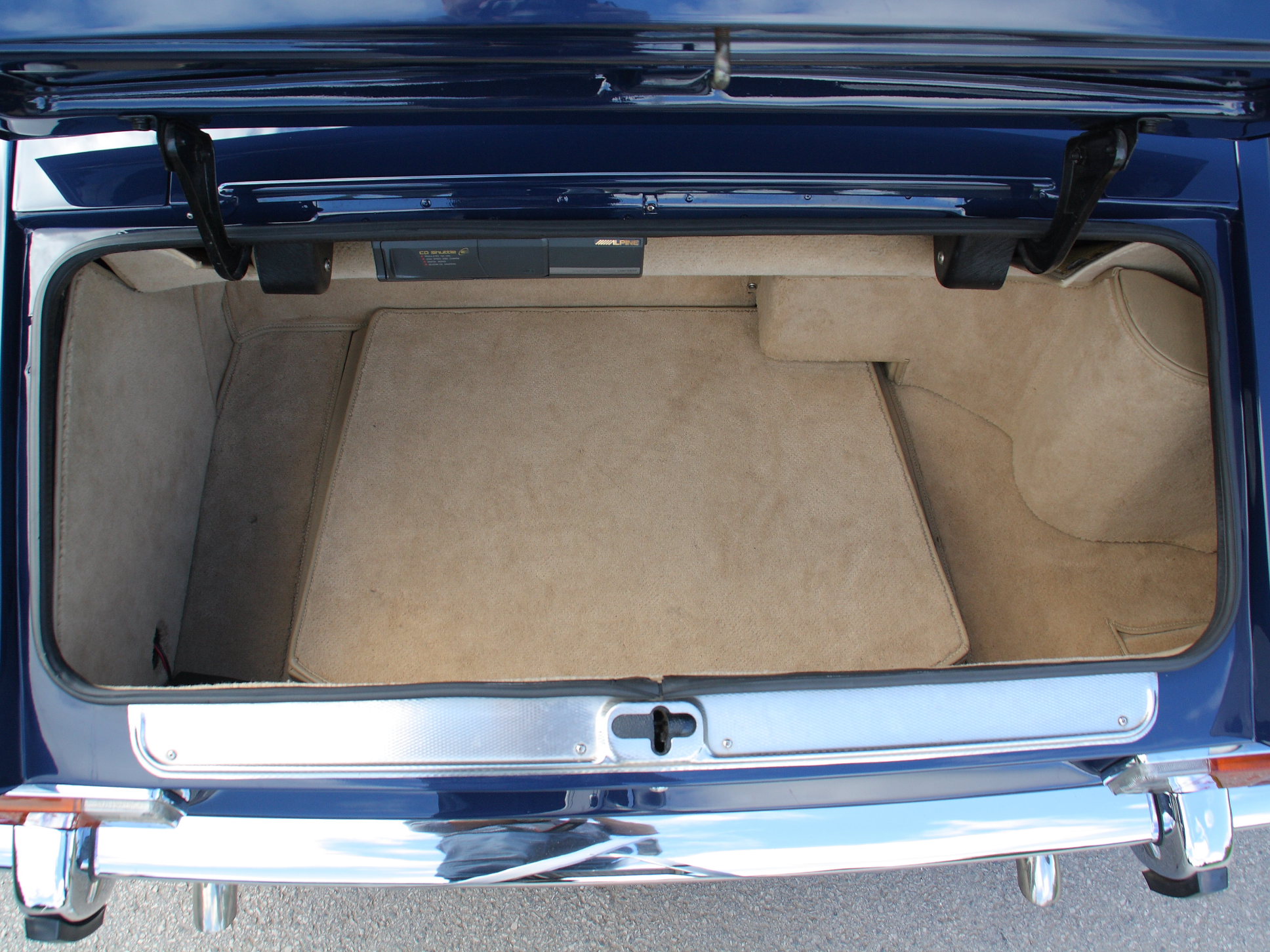 1986 Aston Martin V8 EFi