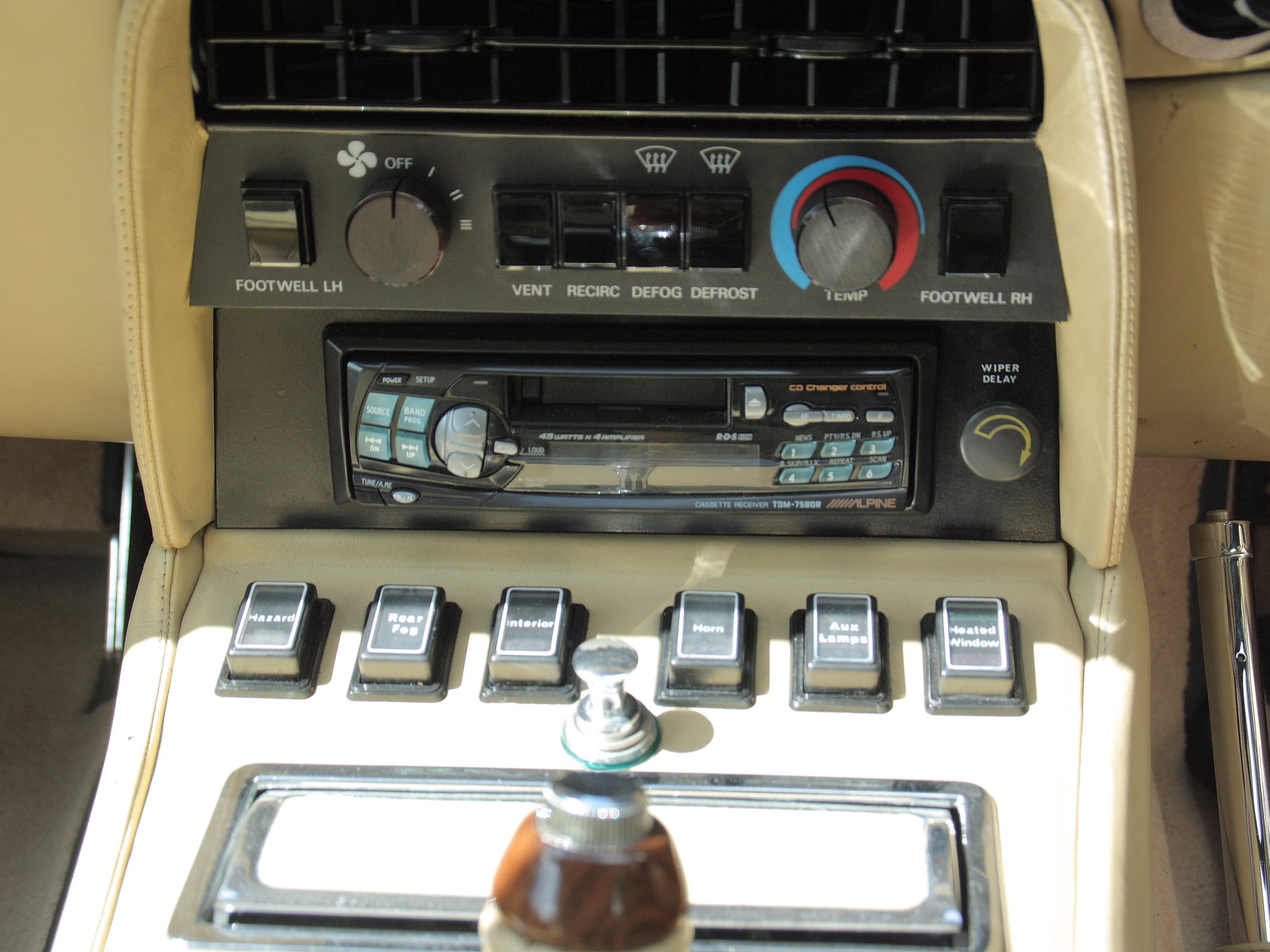 1986 Aston Martin V8 EFi