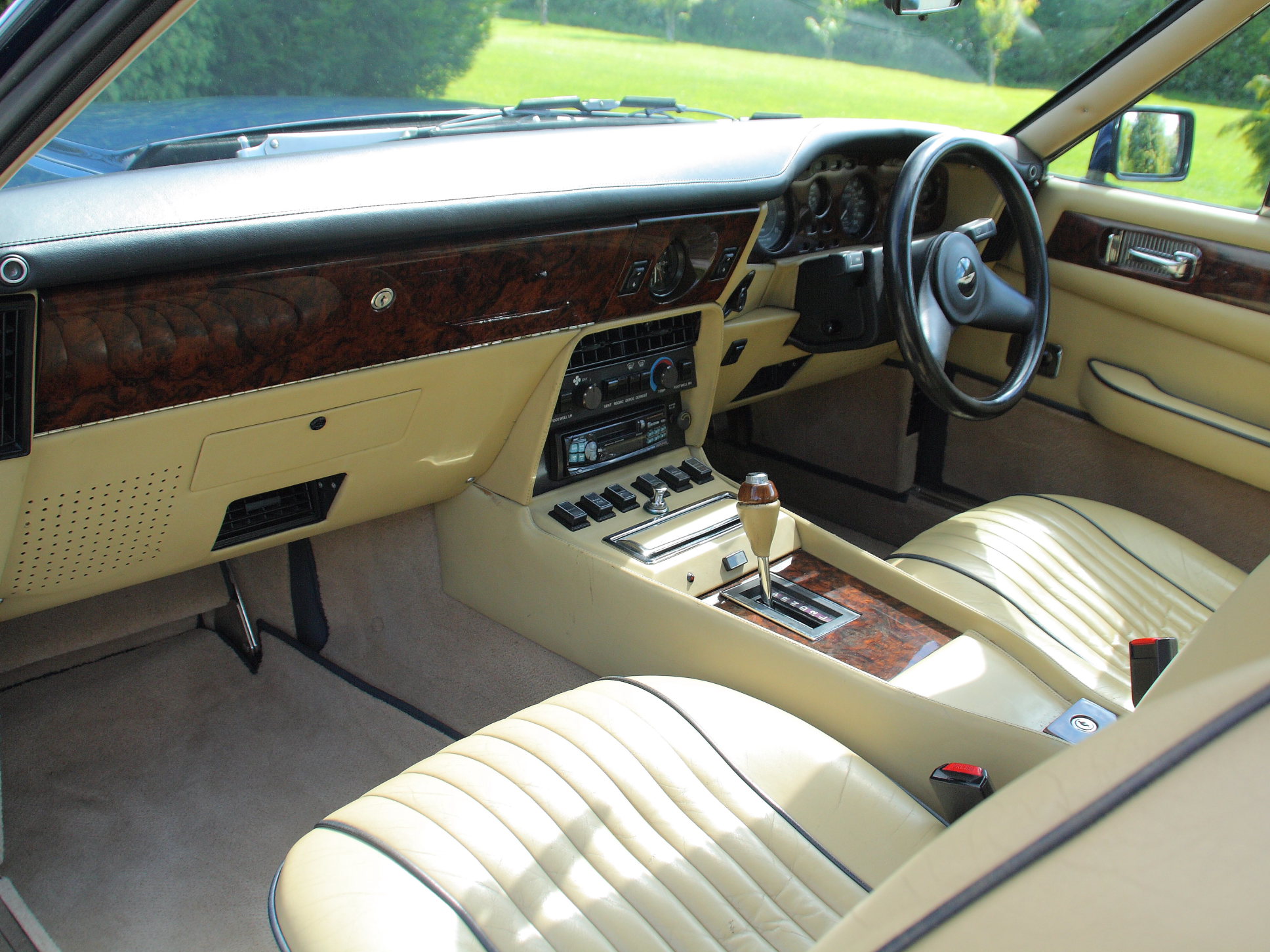 1986 Aston Martin V8 EFi