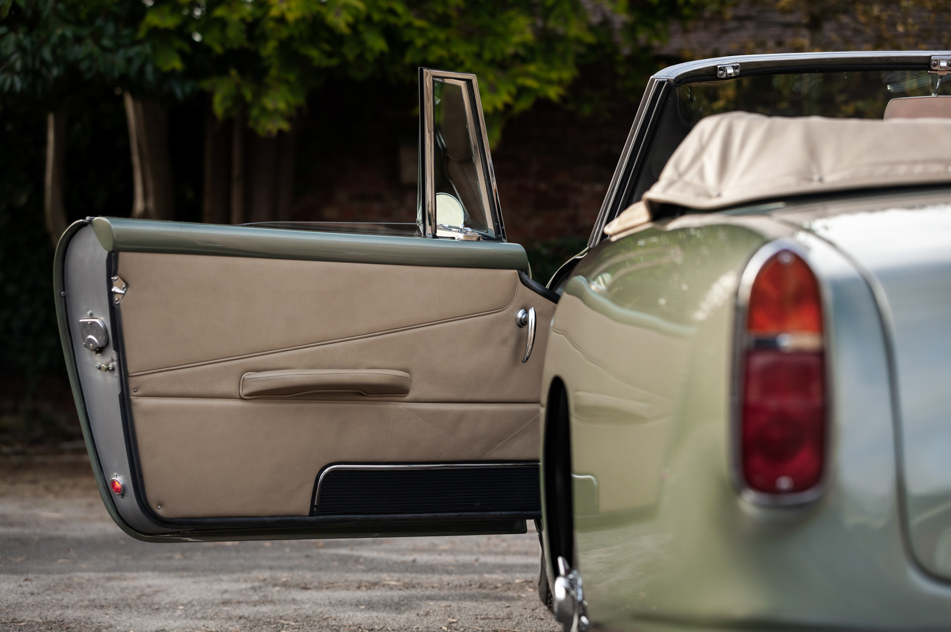 Aston Martin DB6 Short Chassis Volante