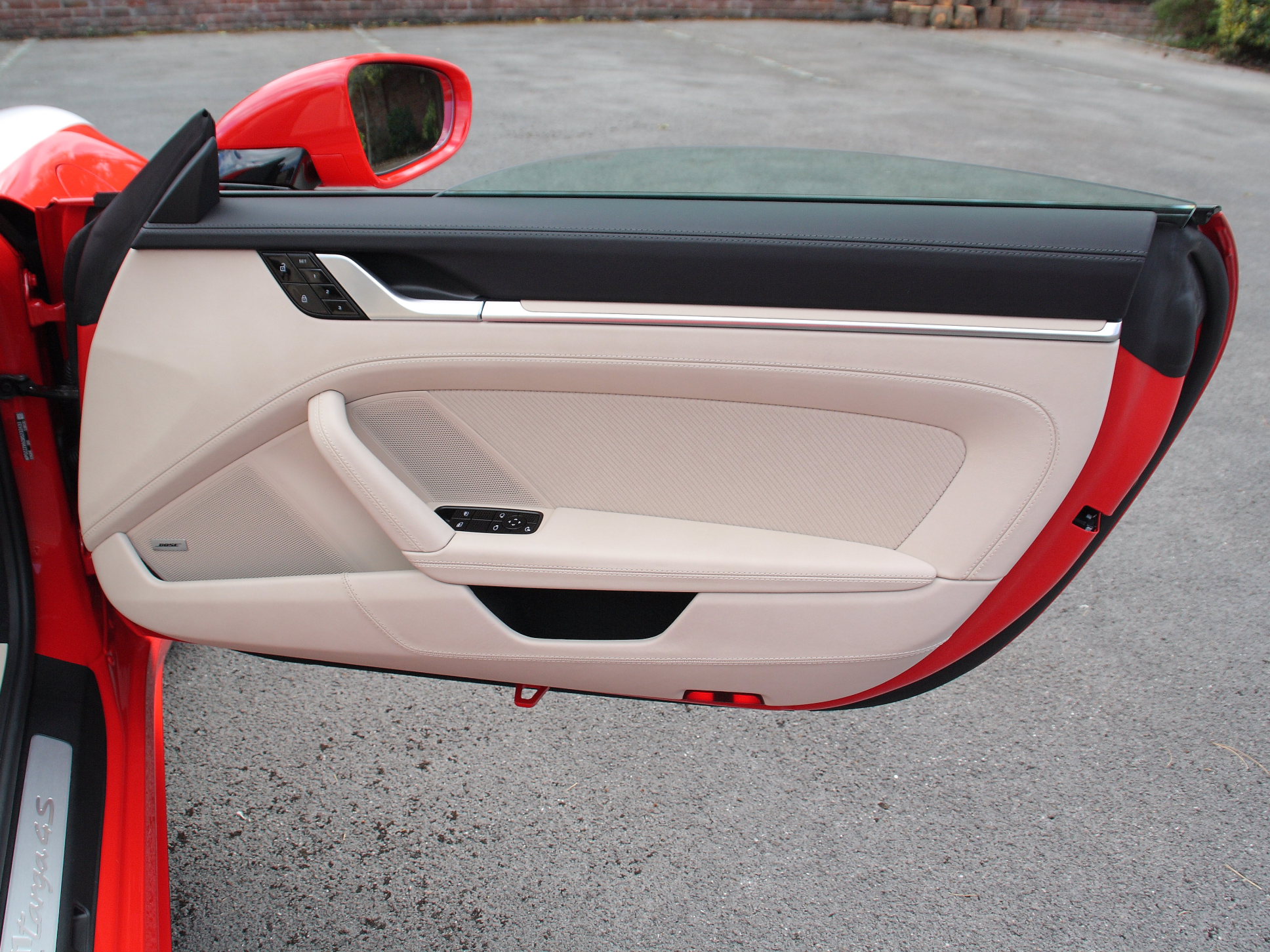 Porsche 911(992) C4S Targa Heritage Edition