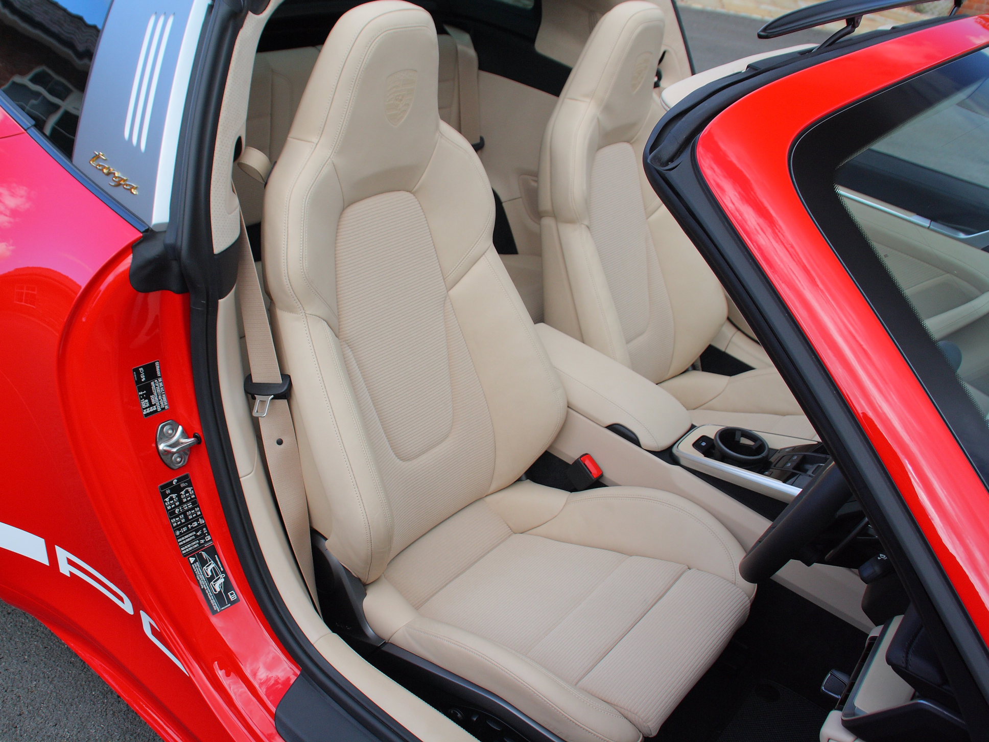 Porsche 911(992) C4S Targa Heritage Edition