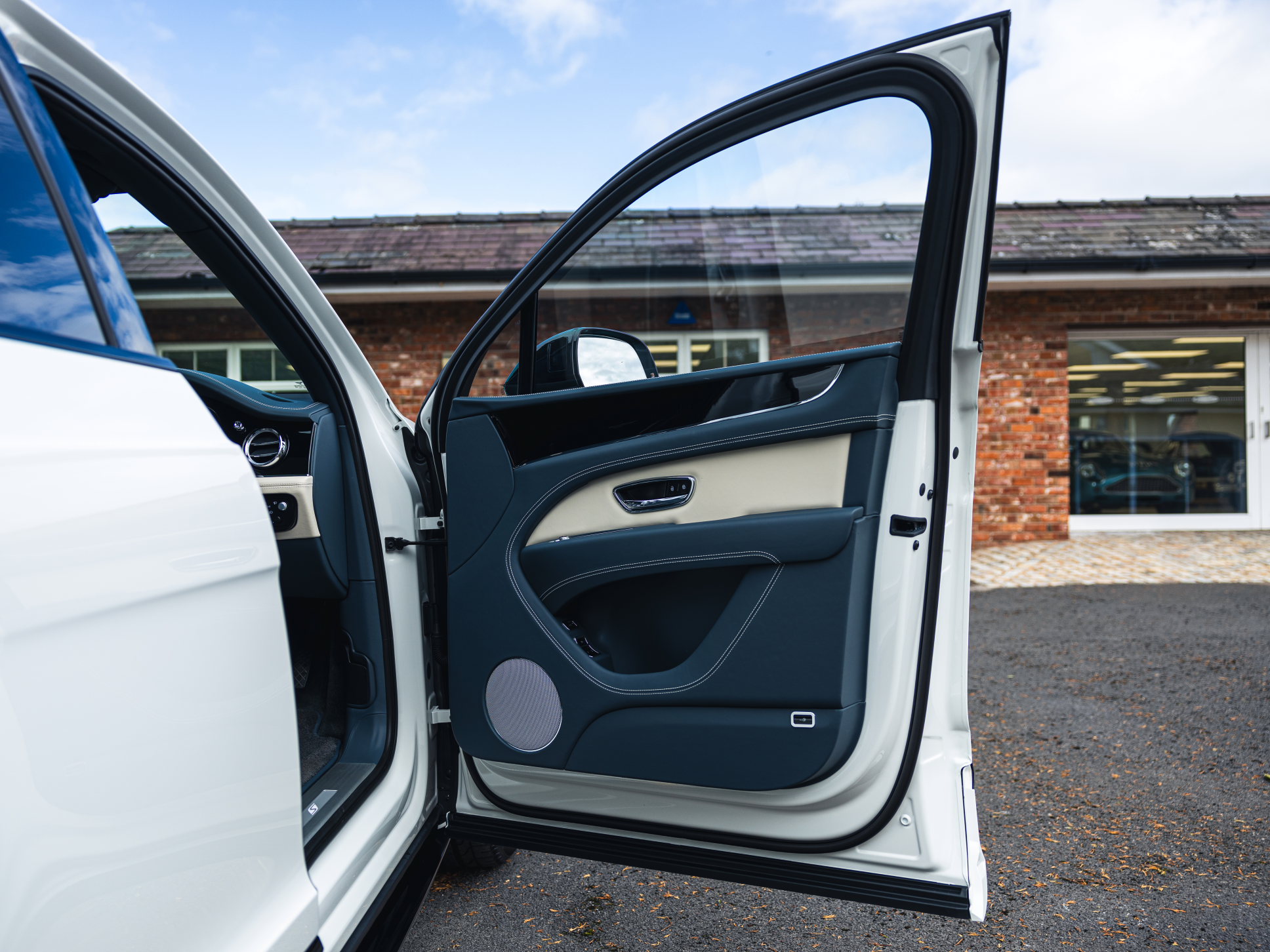 2023 Bentley Bentayga S Hybrid