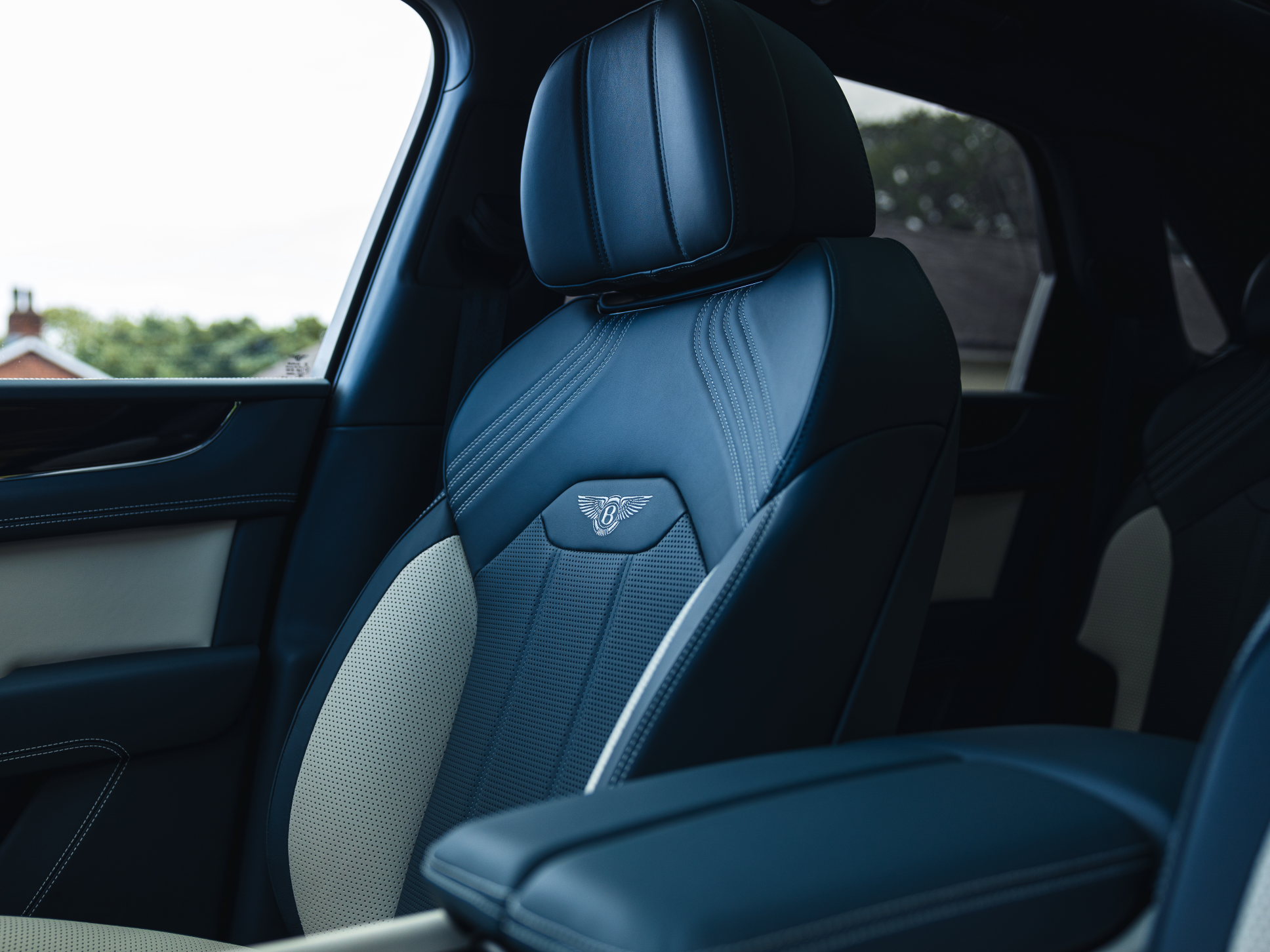 2023 Bentley Bentayga S Hybrid