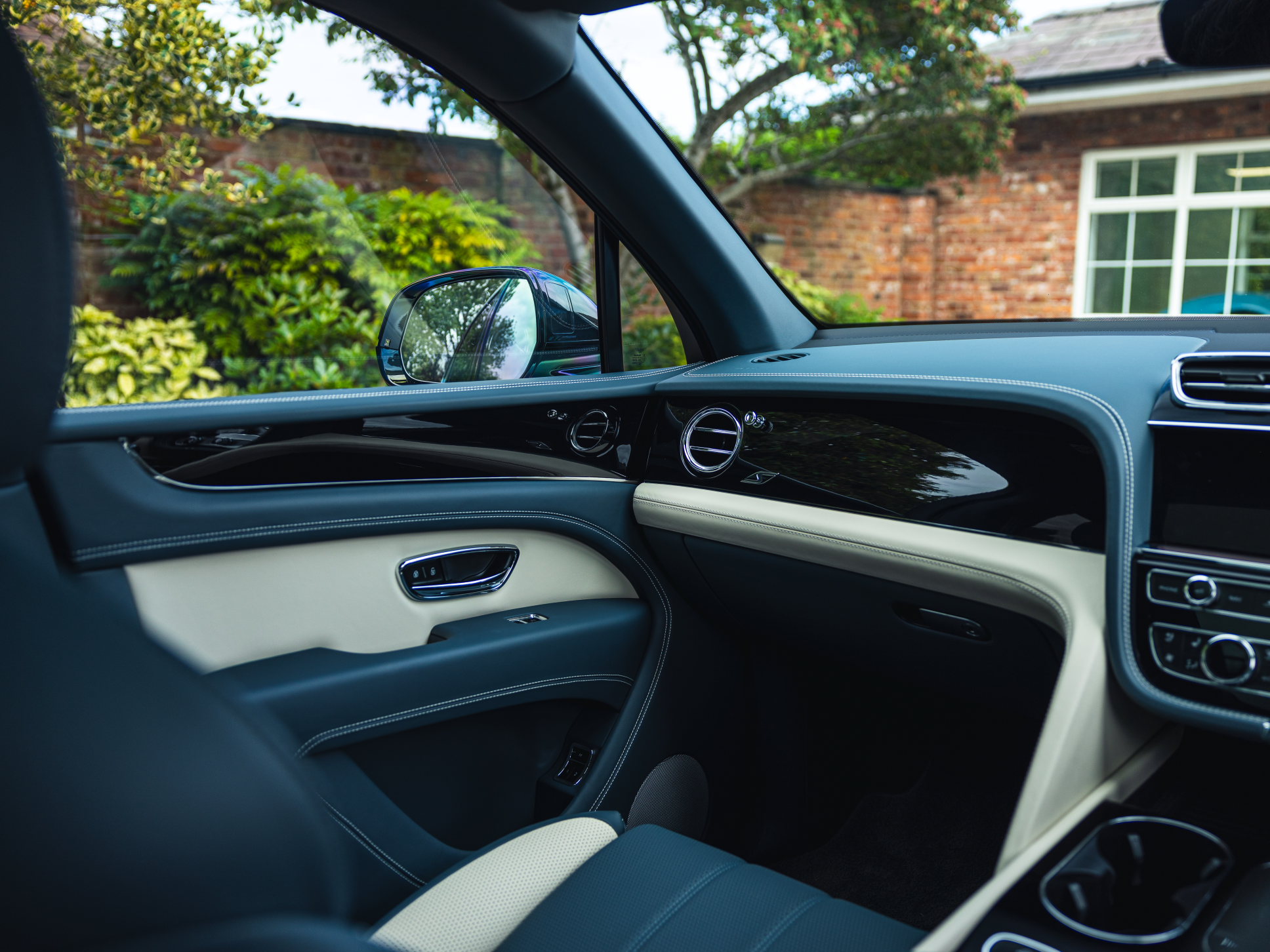 2023 Bentley Bentayga S Hybrid