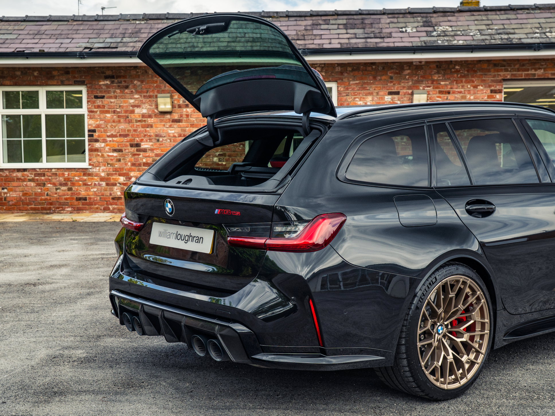 2025 BMW M3 CS Touring 