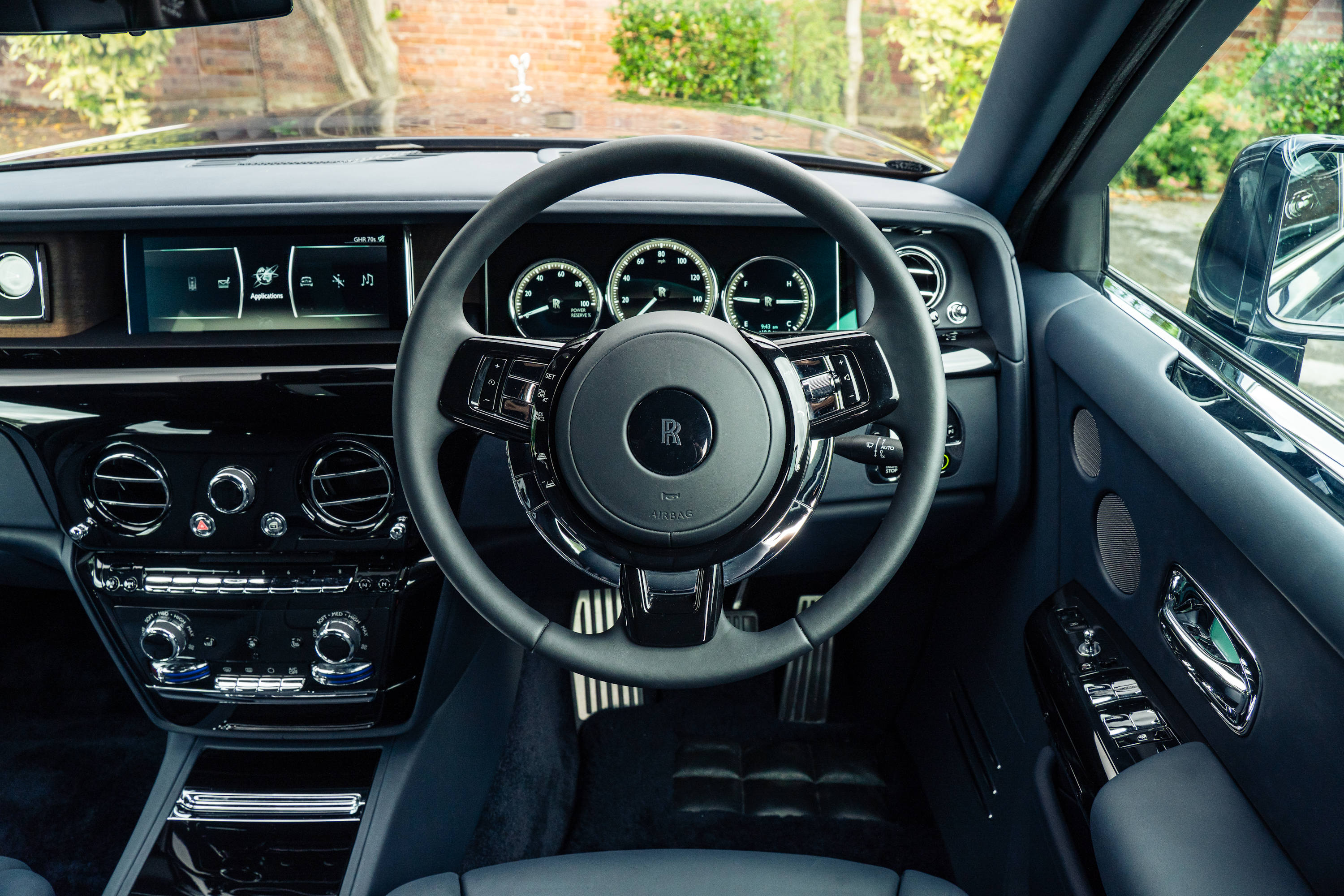 2022 Rolls-Royce Phantom
