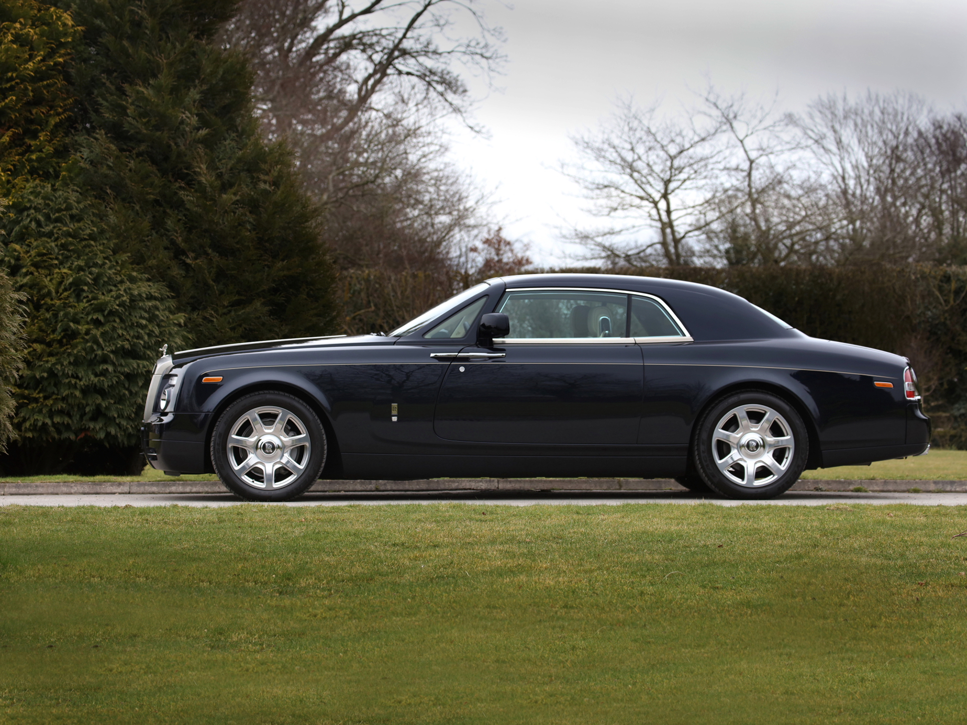 Soi từng góc cạnh siêu xe RollsRoyce Phantom triệu đô được đại gia Việt  đặt mua  Giáo dục Việt Nam