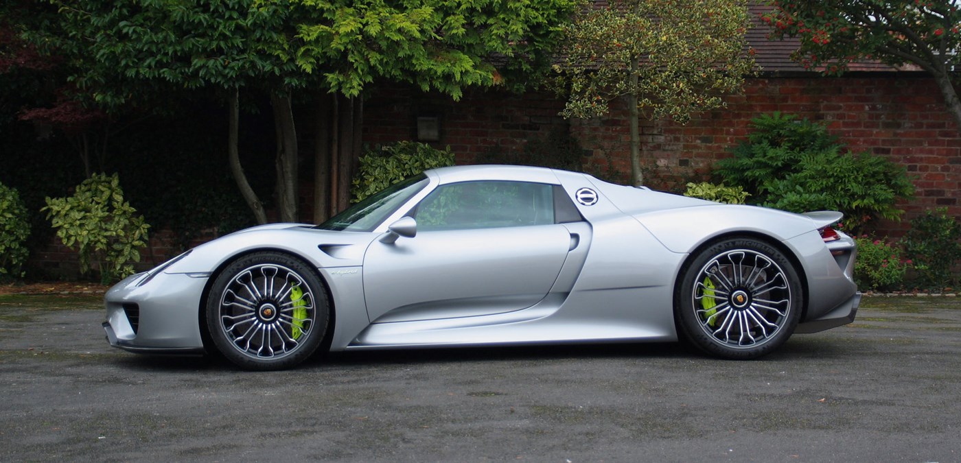 15 Porsche 918 Spyder