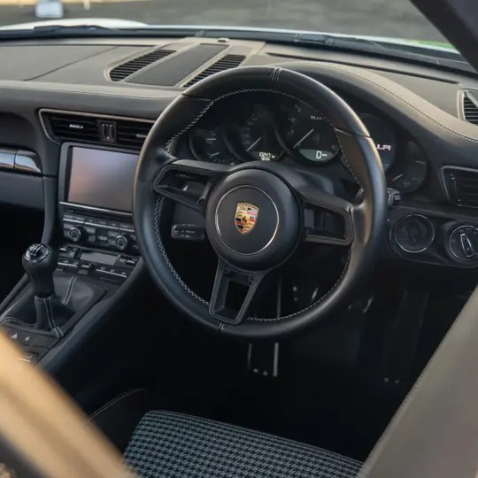 Porsche 911R image 18