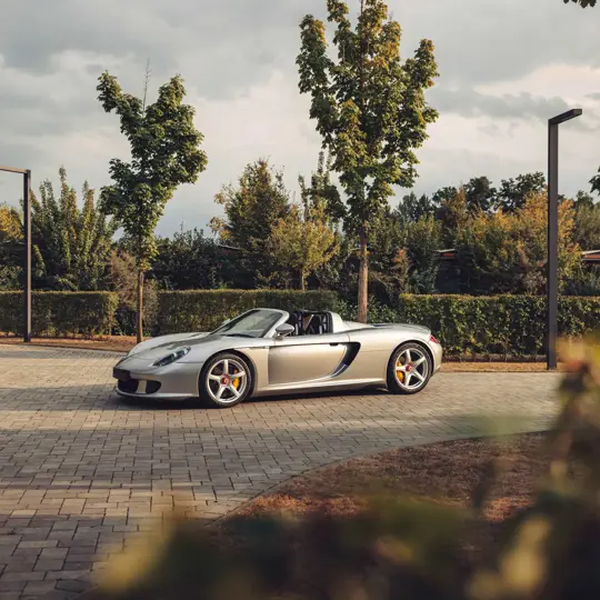 Porsche Carrera GT image 8