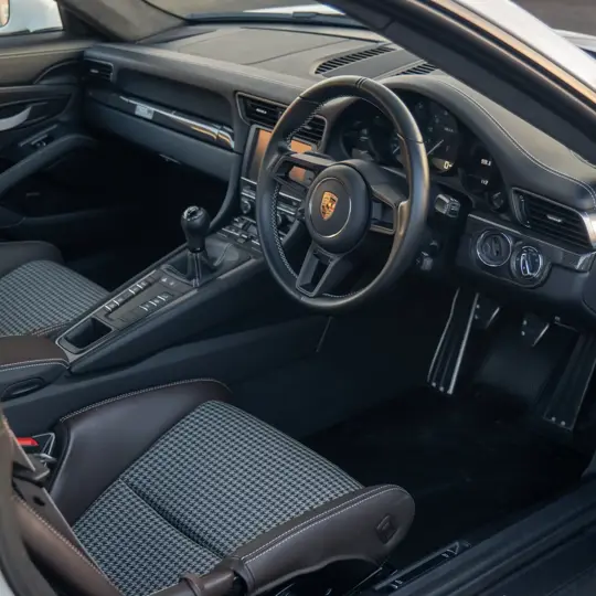 Porsche 911R image 15