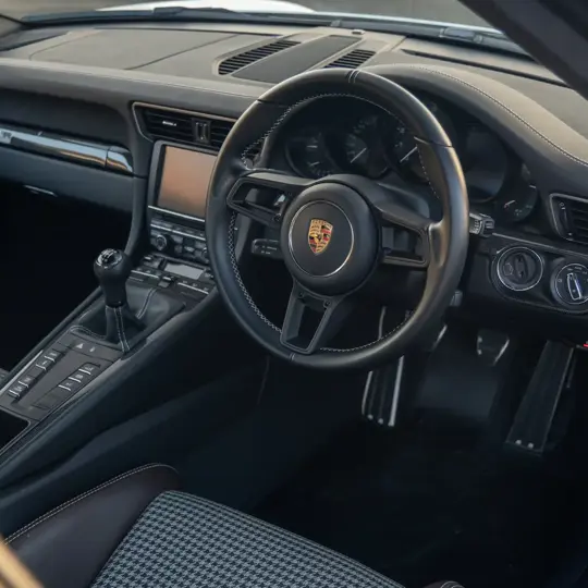 Porsche 911R image 17