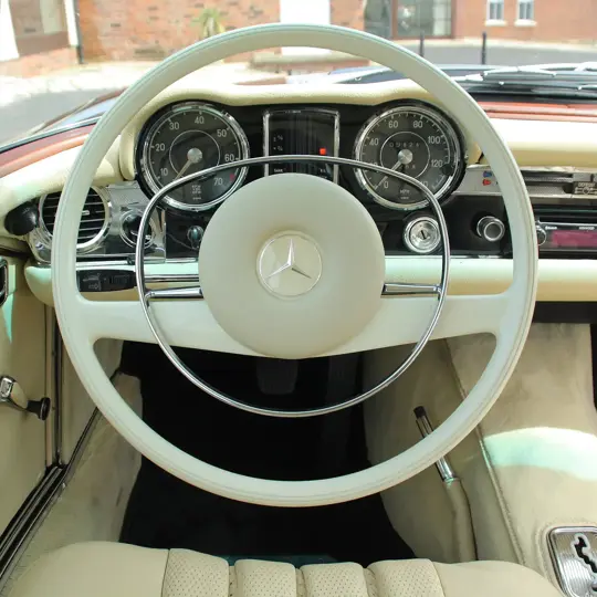 Mercedes-Benz 280SL Pagoda image 18
