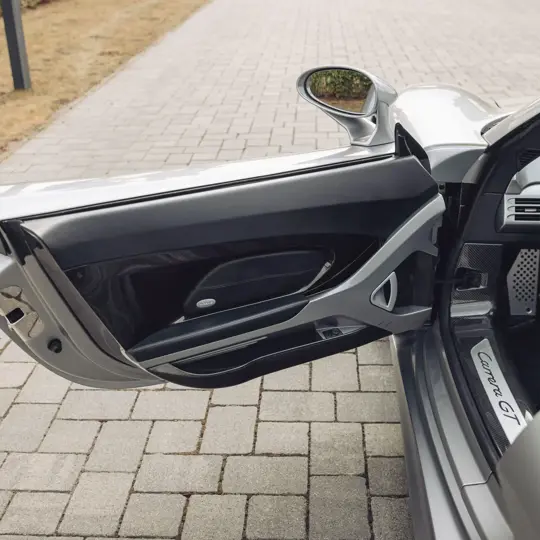 Porsche Carrera GT image 18