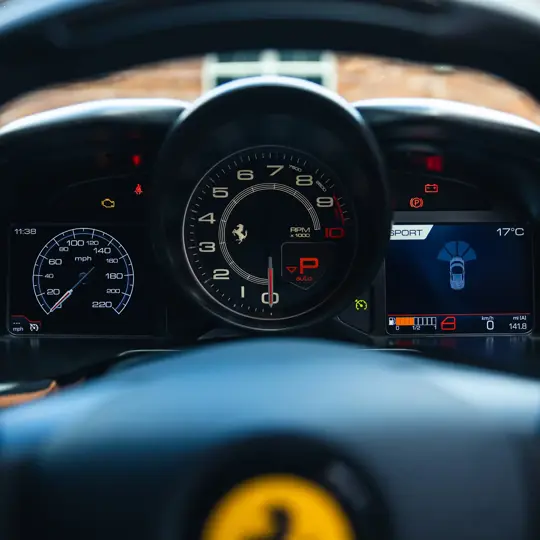 Ferrari 812 Competizione image 18