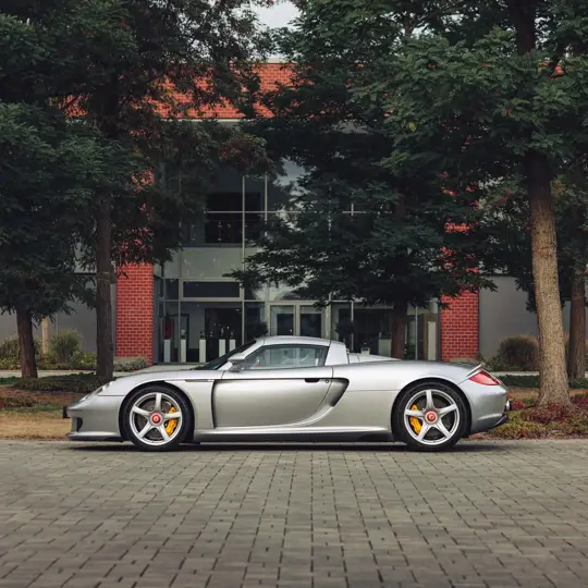 Porsche Carrera GT image 2