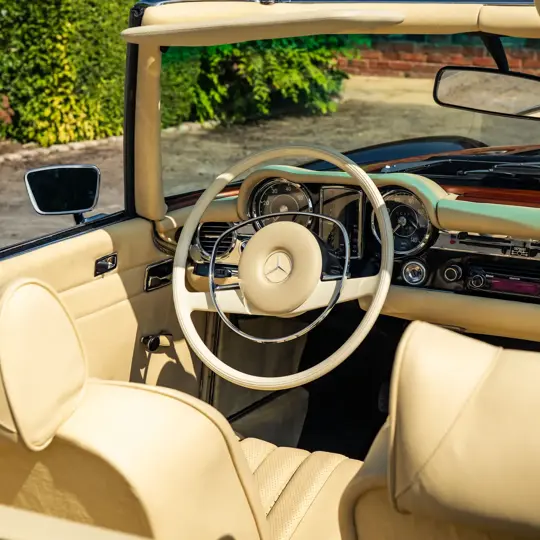 Mercedes-Benz 280SL Pagoda image 16