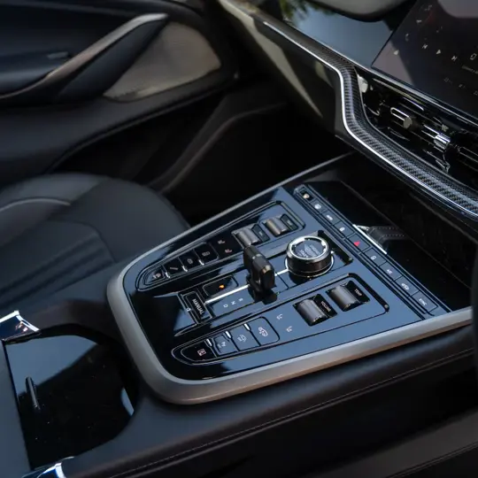 Aston Martin DBX 707 image 23